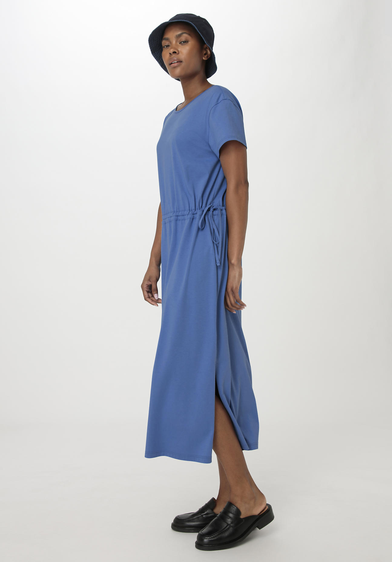 hessnatur Damen Jersey Kleid Midi Regular aus Bio-Baumwolle - blau Grösse34 von hessnatur