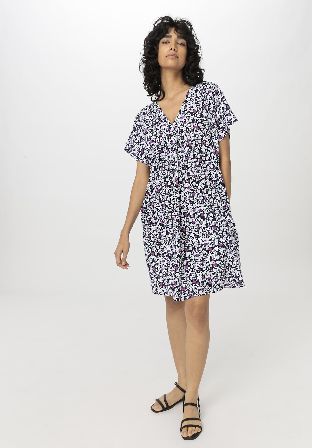 hessnatur Damen Jersey Kleid Mini Relaxed aus Bio-Baumwolle - lila GrösseM hessnatur Damen Jersey Kleid Mini Relaxed aus Bio-Baumwolle - lila GrösseM von hessnatur