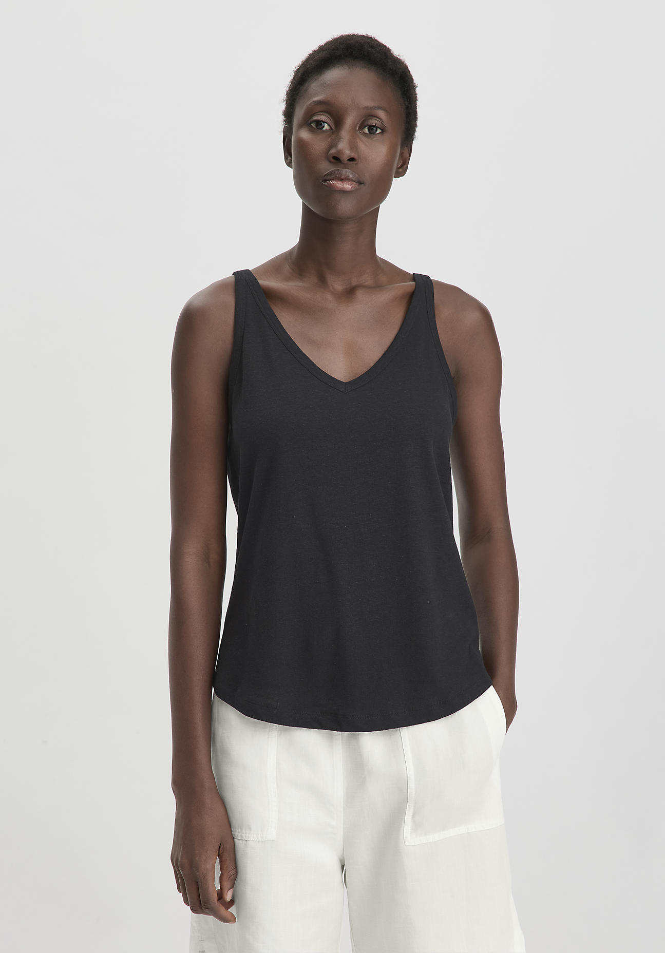 hessnatur Damen Jersey Top Regular aus Leinen und Bio-Baumwolle - schwarz Grösse42 von hessnatur