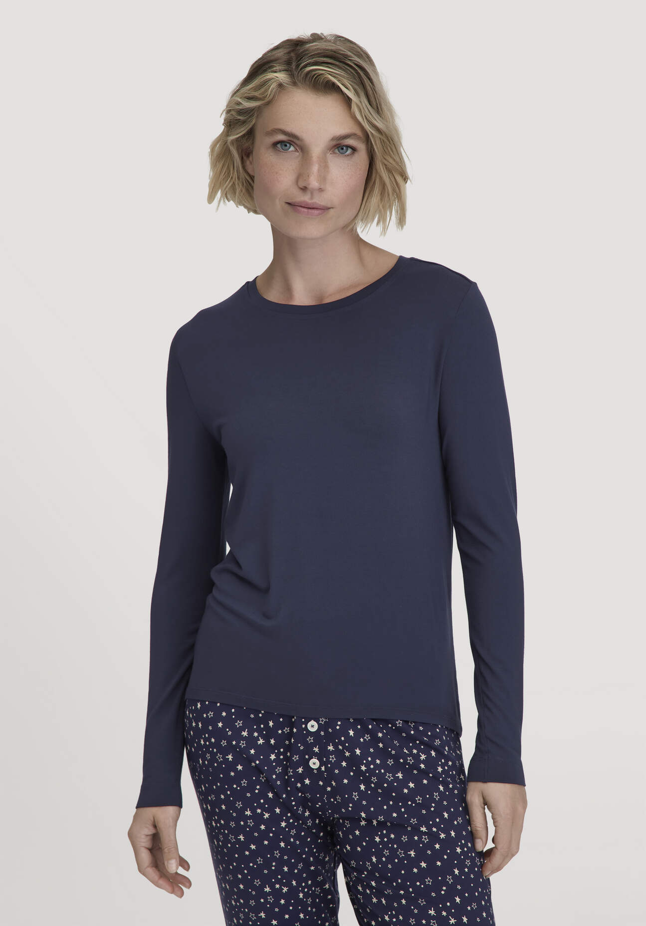 hessnatur Damen Langarm Schlafshirt Regular PURE FLOW aus TENCEL™ Modal - blau Grösse38 von hessnatur