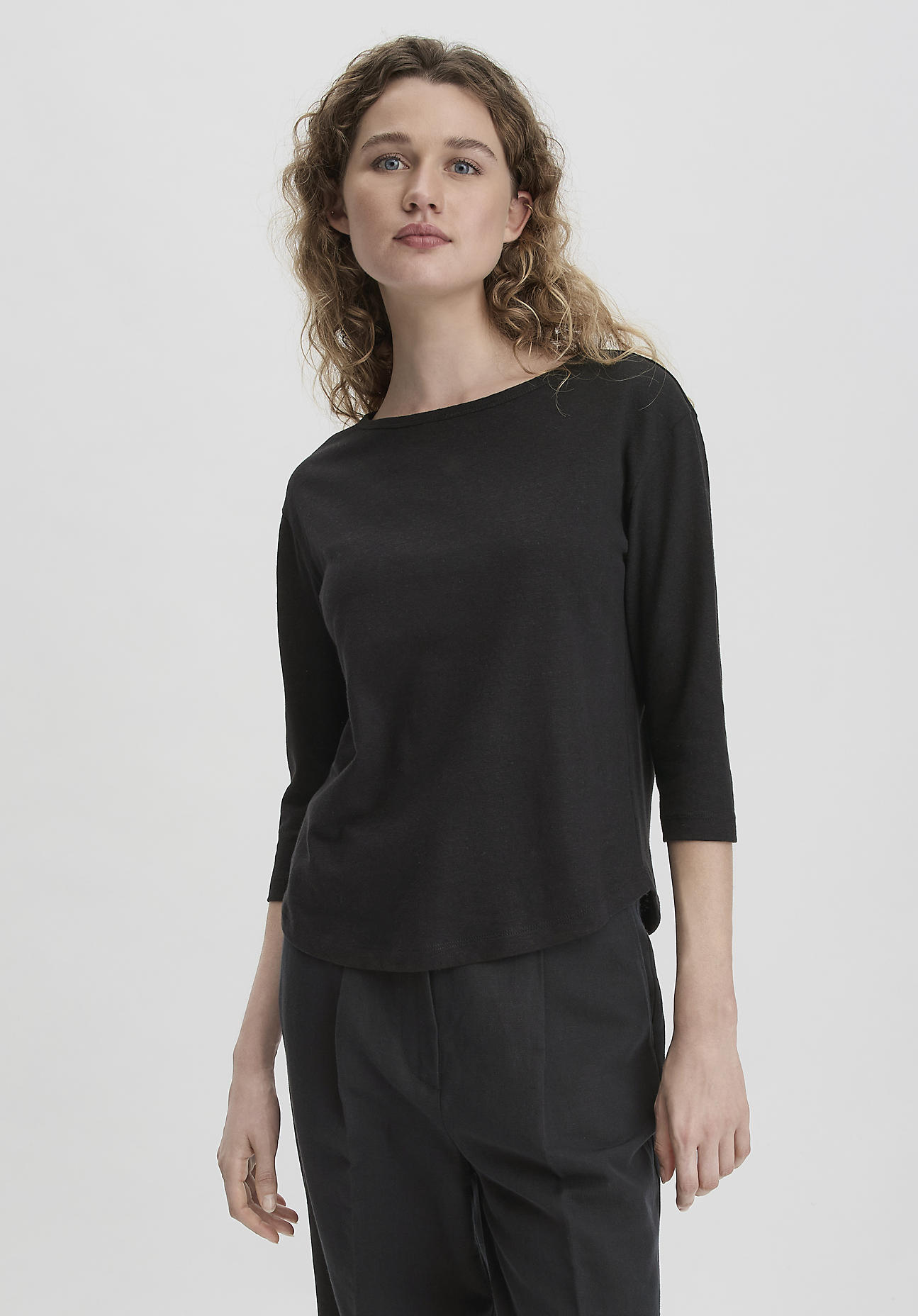 hessnatur Damen Longsleeve Relaxed aus Leinen mit reiner Bio-Baumwolle - schwarz Grösse48 von hessnatur
