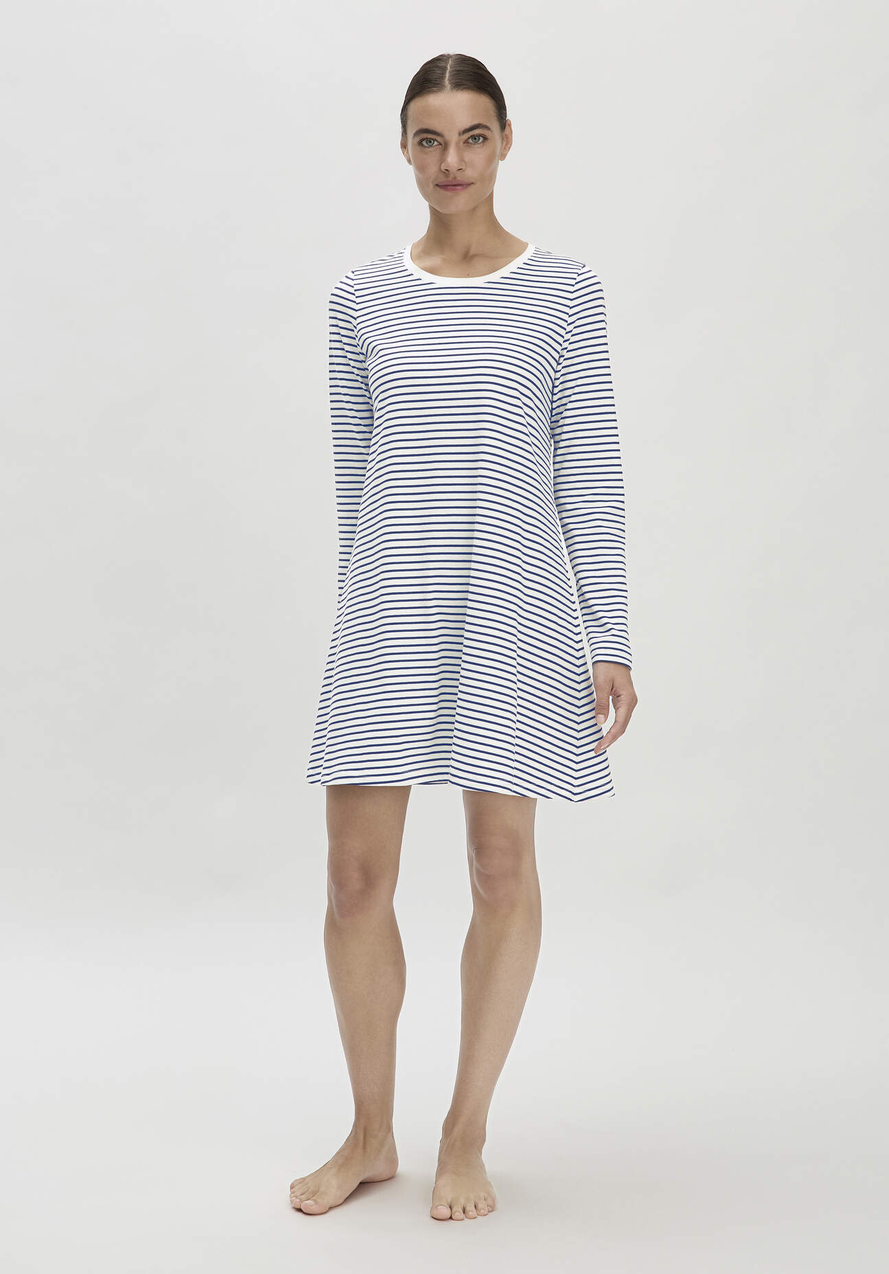 hessnatur Damen Nachthemd Relaxed PURE COTTON aus Bio-Baumwolle - blau Grösse38 von hessnatur