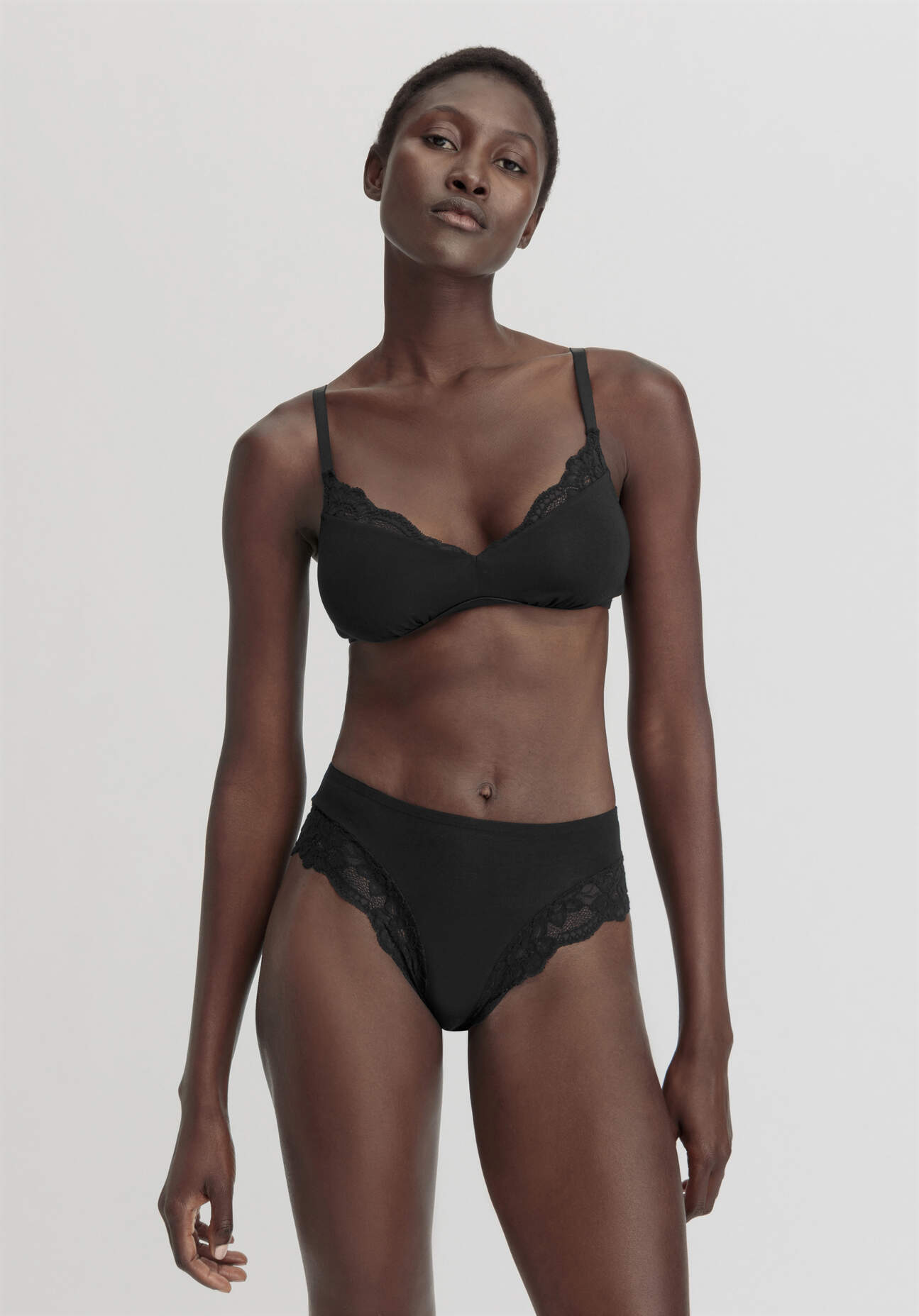 hessnatur Damen Panty Regular Cut mit Spitze aus TENCEL™ Modal - schwarz Grösse38 von hessnatur