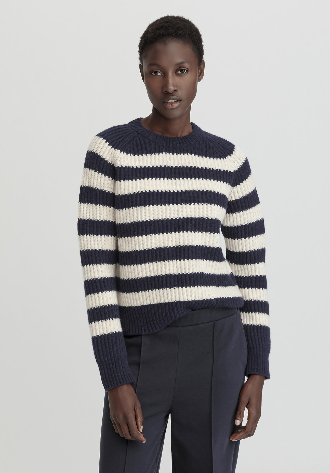 hessnatur Damen Pullover Streifen Relaxed aus Bio-Baumwolle und weicher Schurwolle - blau GrösseXS hessnatur Damen Pullover Streifen Relaxed aus Bio-Baumwolle und weicher Schurwolle - blau GrösseXS von hessnatur