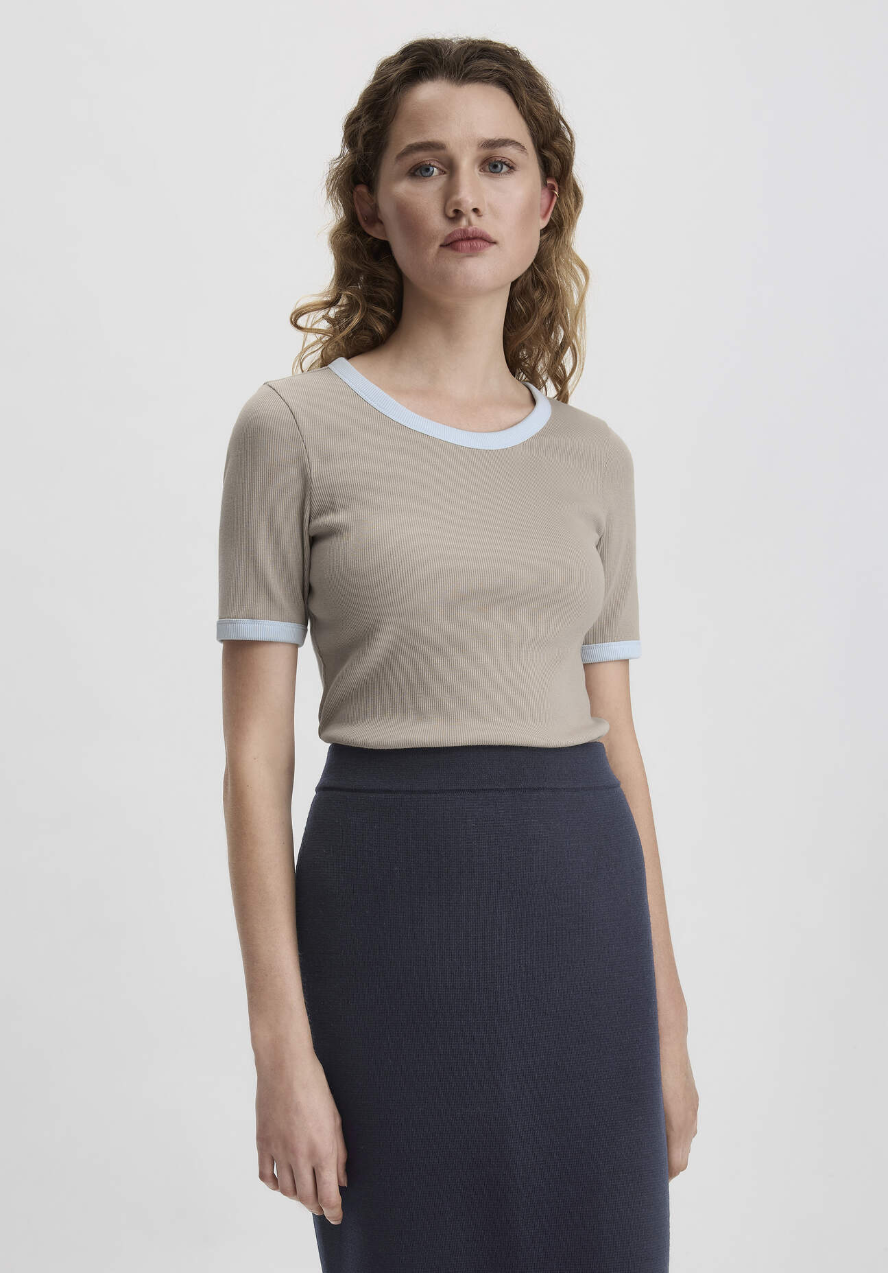 hessnatur Damen Rib Jersey T-Shirt Slim aus weicher Bio-Baumwolle - beige Grösse36 hessnatur Damen Rib Jersey T-Shirt Slim aus weicher Bio-Baumwolle - beige Grösse36 von hessnatur
