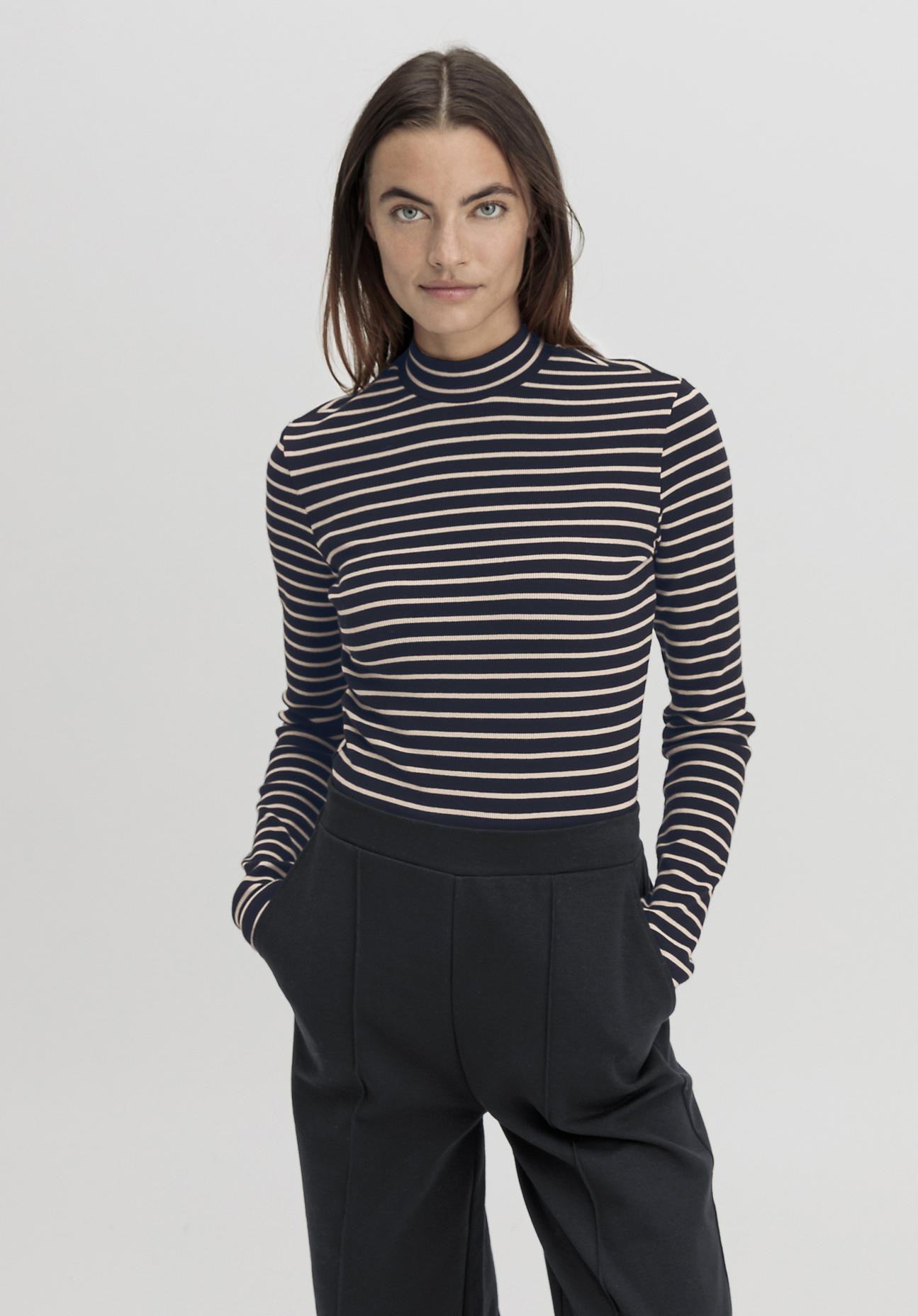 hessnatur Damen Rib Shirt Slim aus Bio-Baumwolle - beige Grösse46 hessnatur Damen Rib Shirt Slim aus Bio-Baumwolle - beige Grösse46 von hessnatur