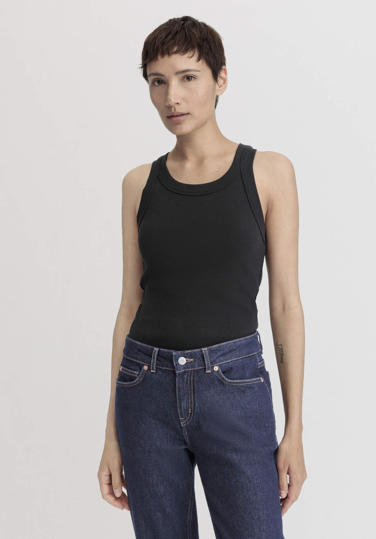 hessnatur Damen Rib Top Slim aus Bio-Baumwolle - schwarz Grösse48 von hessnatur