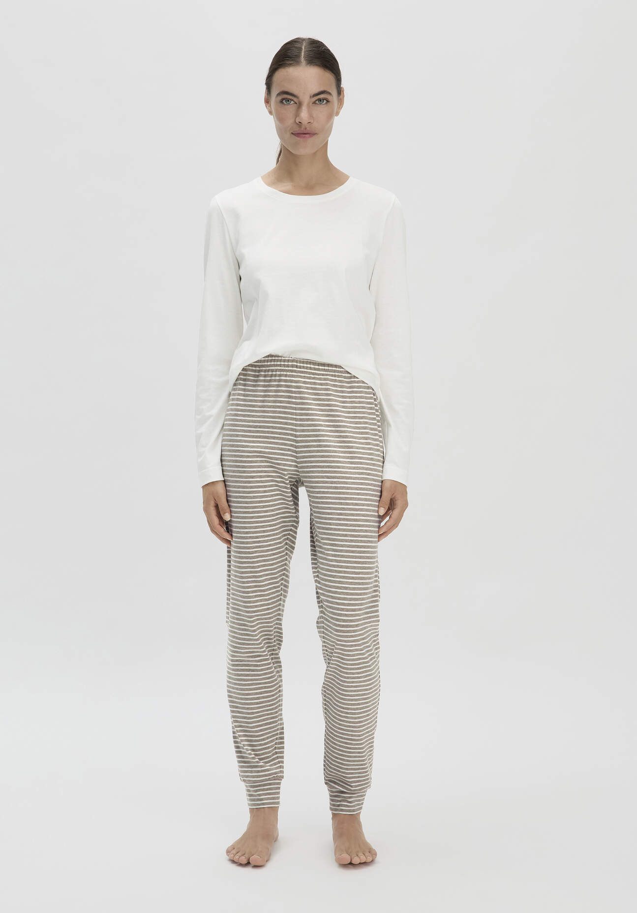 hessnatur Damen Schlafhose Slim PURE COTTON aus Bio-Baumwolle - beige Grösse34 von hessnatur