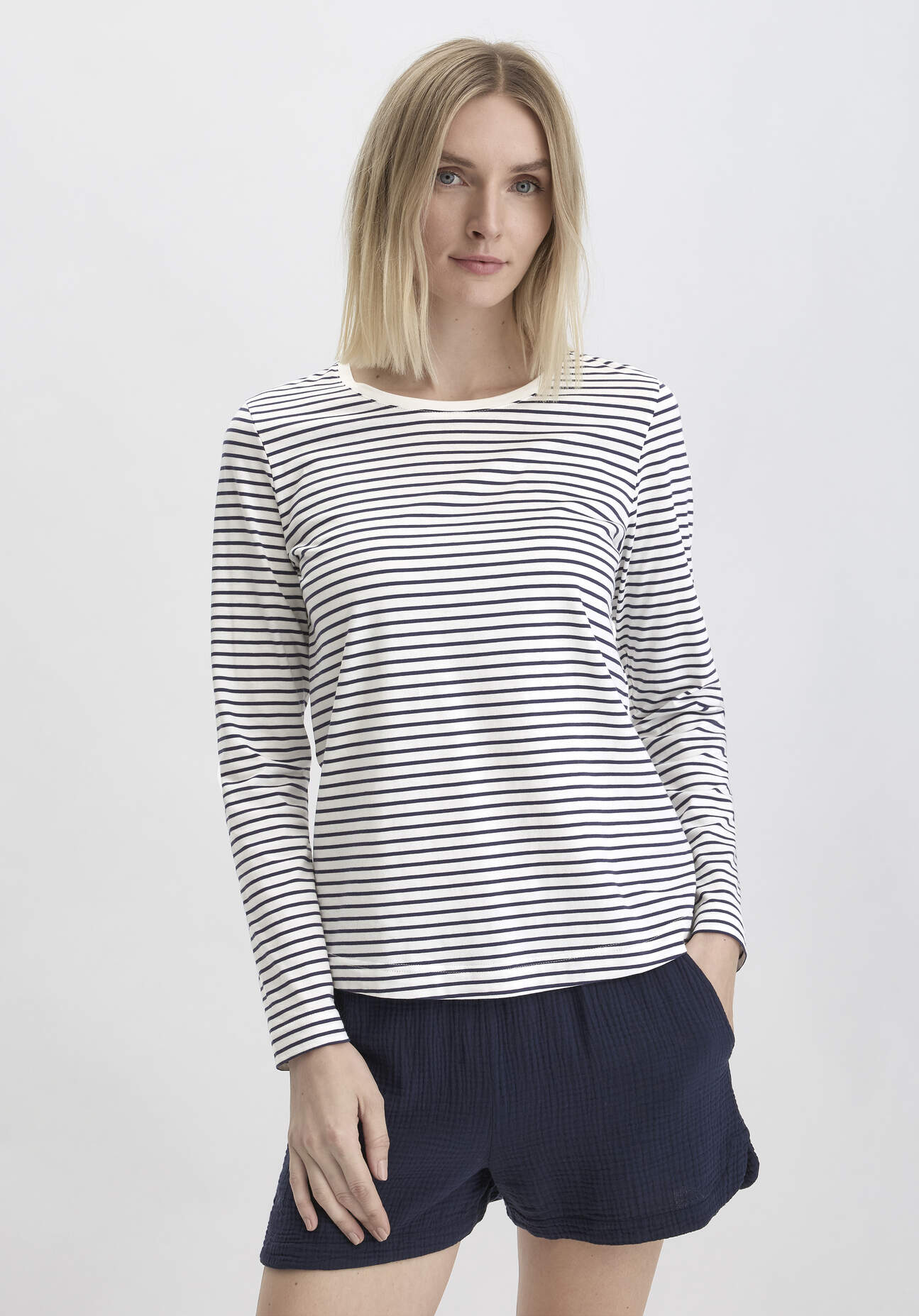 hessnatur Damen Schlafshirt Regular PURE COTTON - blau Grösse44 von hessnatur