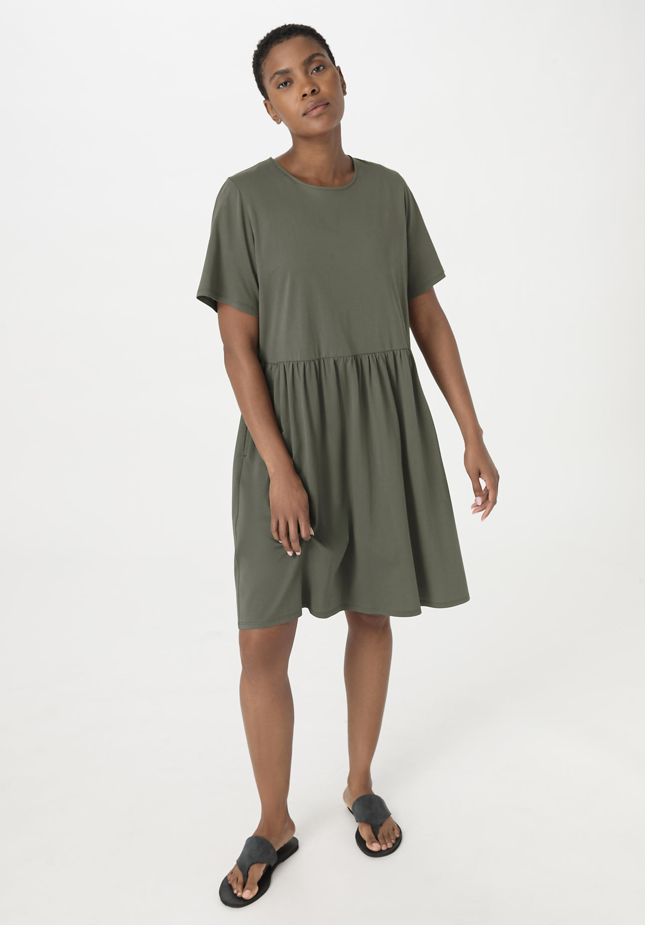 hessnatur Damen Shirt-Kleid Mini Regular aus Bio-Baumwolle - grün Grösse36 von hessnatur