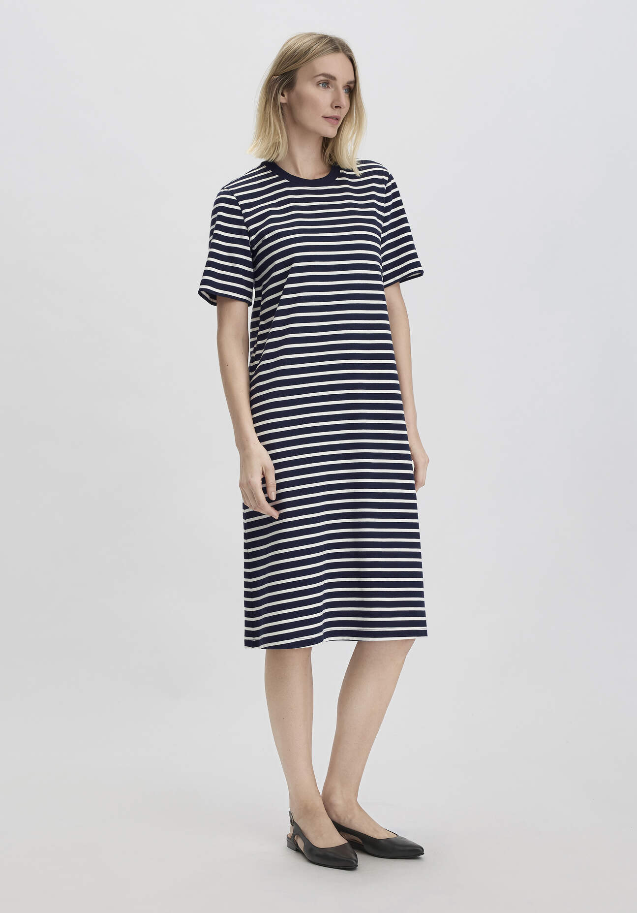 hessnatur Damen Streifen Heavy Jersey Slub Kleid Knielang Relaxed aus Bio-Baumwolle - blau Grösse38 hessnatur Damen Streifen Heavy Jersey Slub Kleid Knielang Relaxed aus Bio-Baumwolle - blau Grösse38 von hessnatur