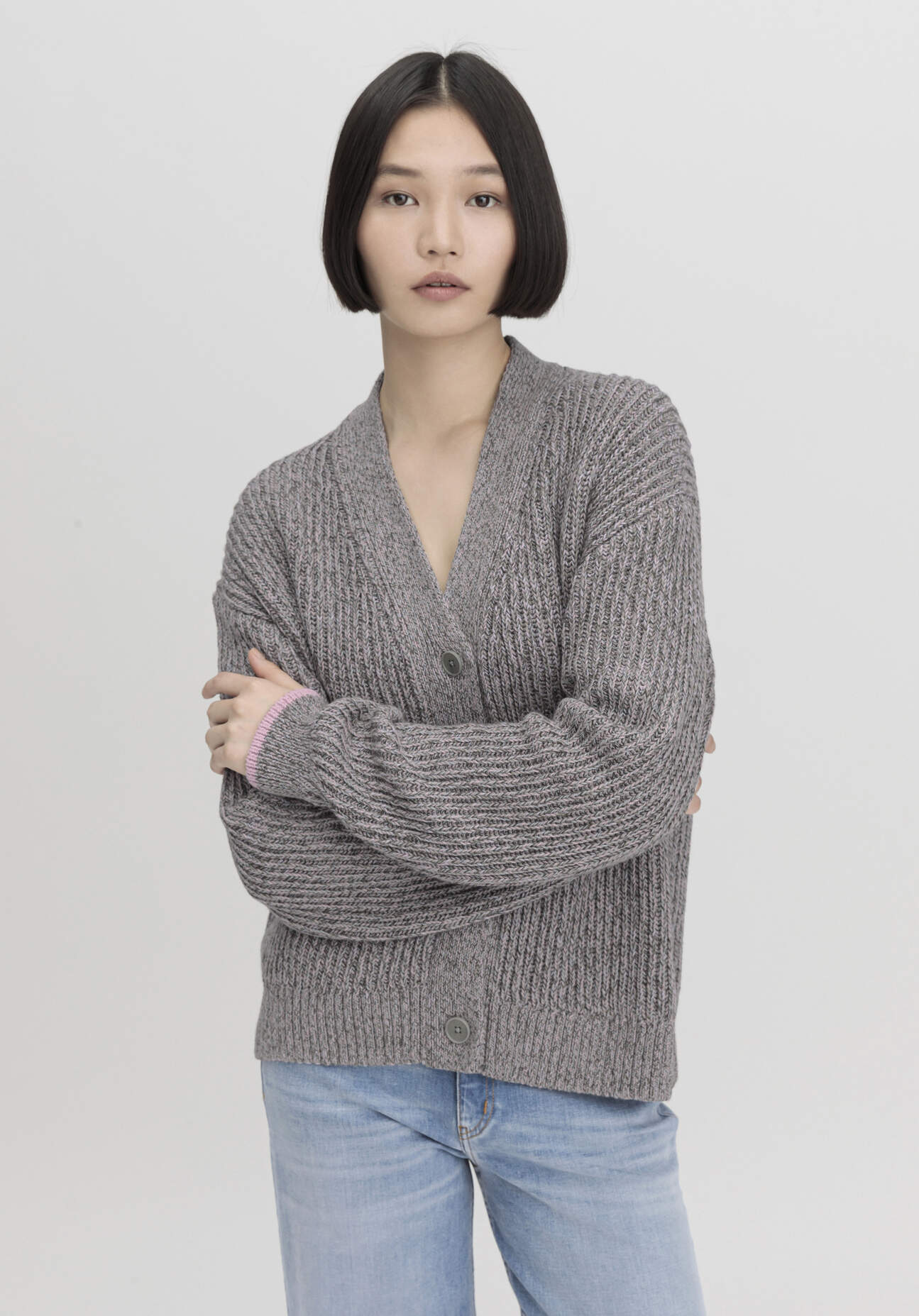 hessnatur Damen Strickjacke Relaxed aus Bio-Baumwolle mit Bio-Merinowolle - grün GrösseXS hessnatur Damen Strickjacke Relaxed aus Bio-Baumwolle mit Bio-Merinowolle - grün GrösseXS von hessnatur