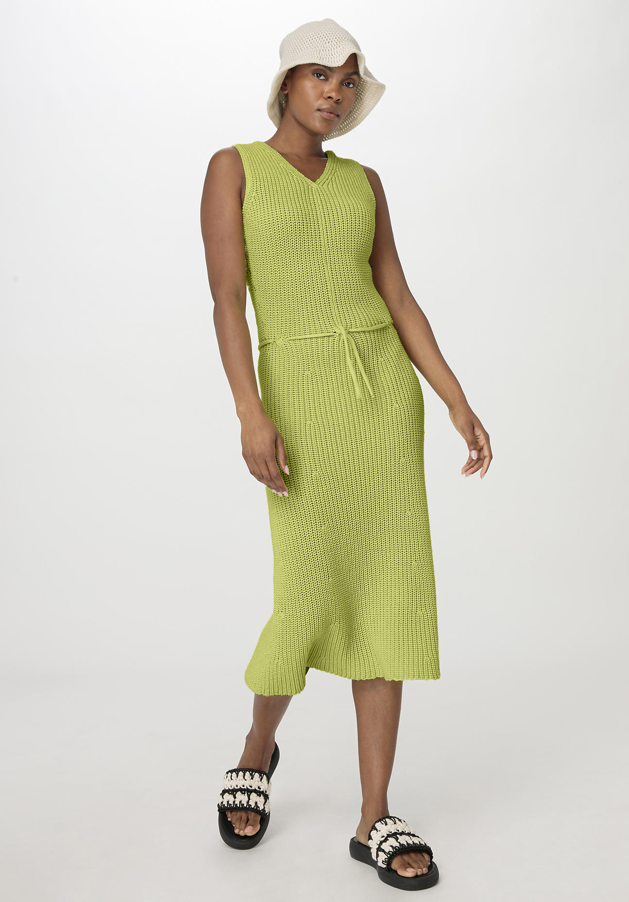 hessnatur Damen Strickkleid Midi Slim aus Bio-Baumwolle - grün GrösseXS von hessnatur