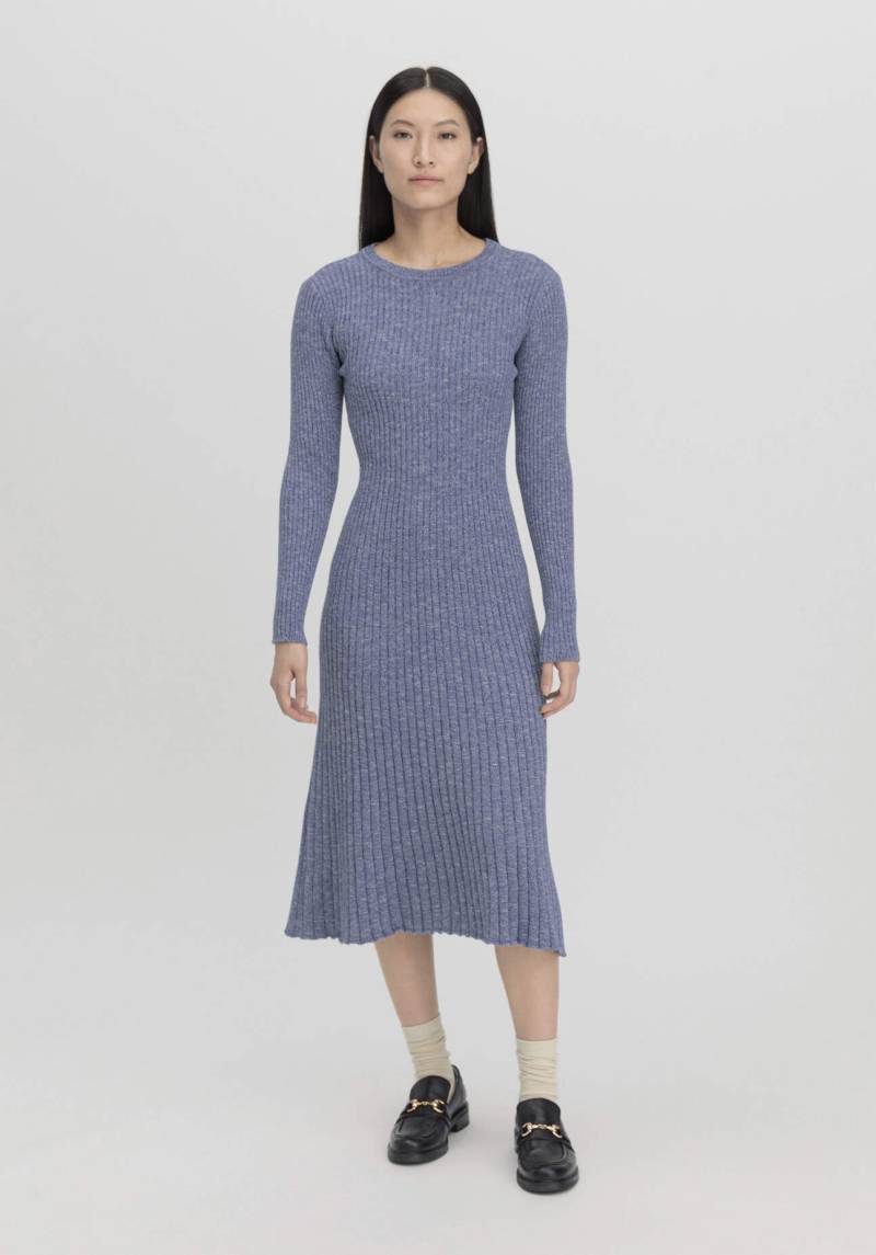 hessnatur Damen Strickkleid Midi Slim aus Bio-Baumwolle - blau Grösse38 von hessnatur