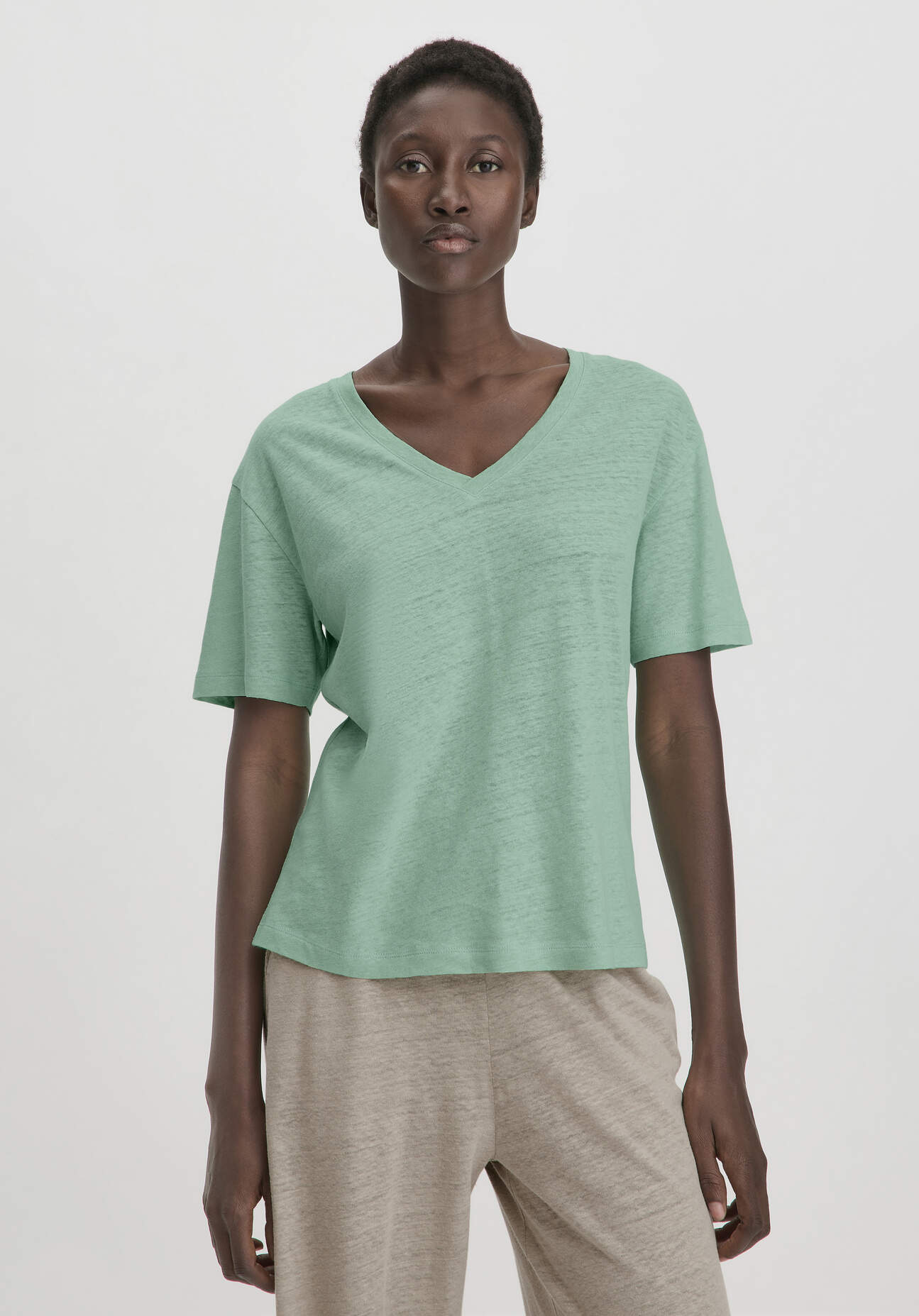 hessnatur Damen T-Shirt Oversize aus Leinen mit Bio-Baumwolle - grün Grösse34 von hessnatur