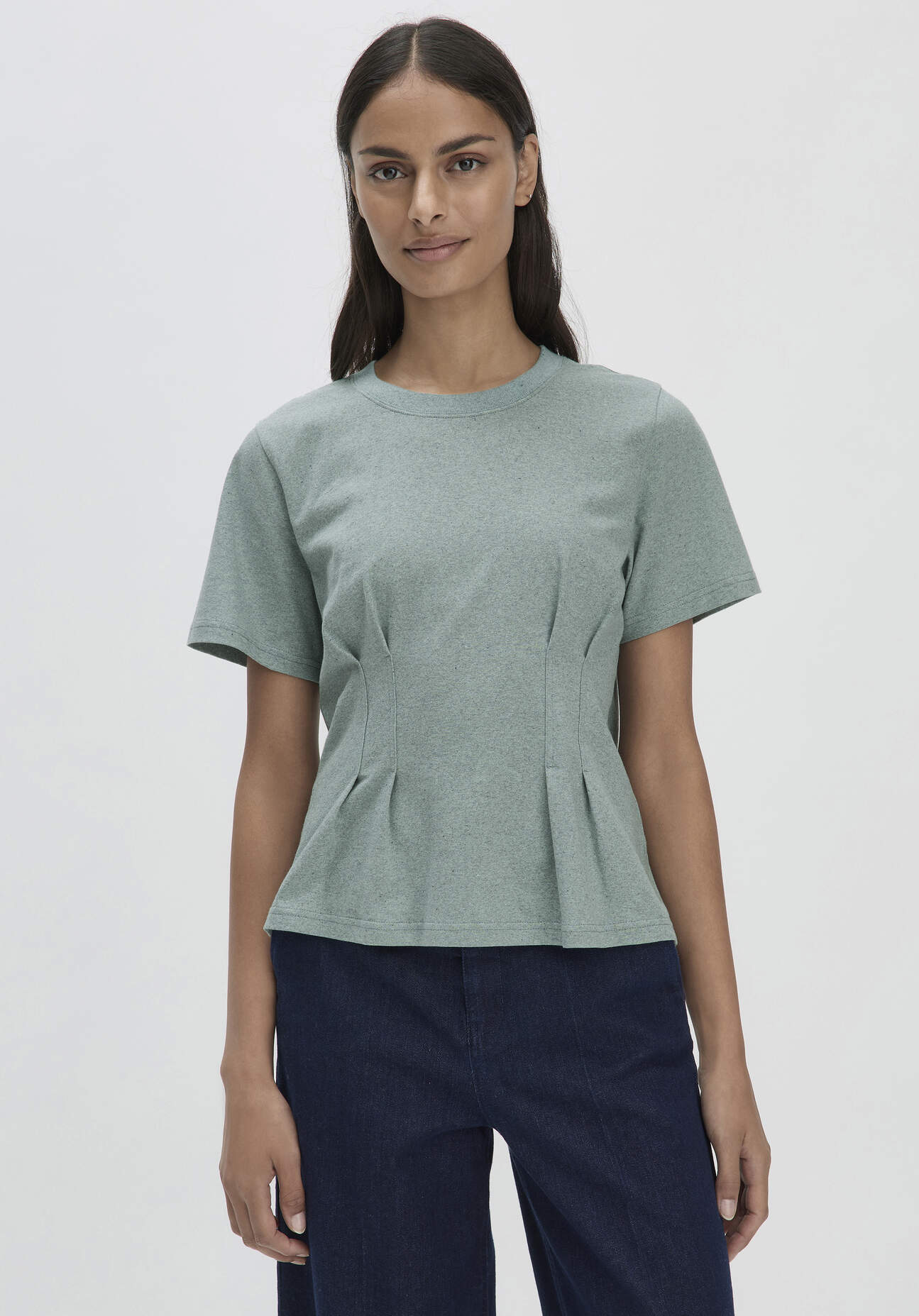 hessnatur Damen T-Shirt Relaxed BETTER RECYCLING aus Bio-Baumwolle - grün Grösse44 von hessnatur