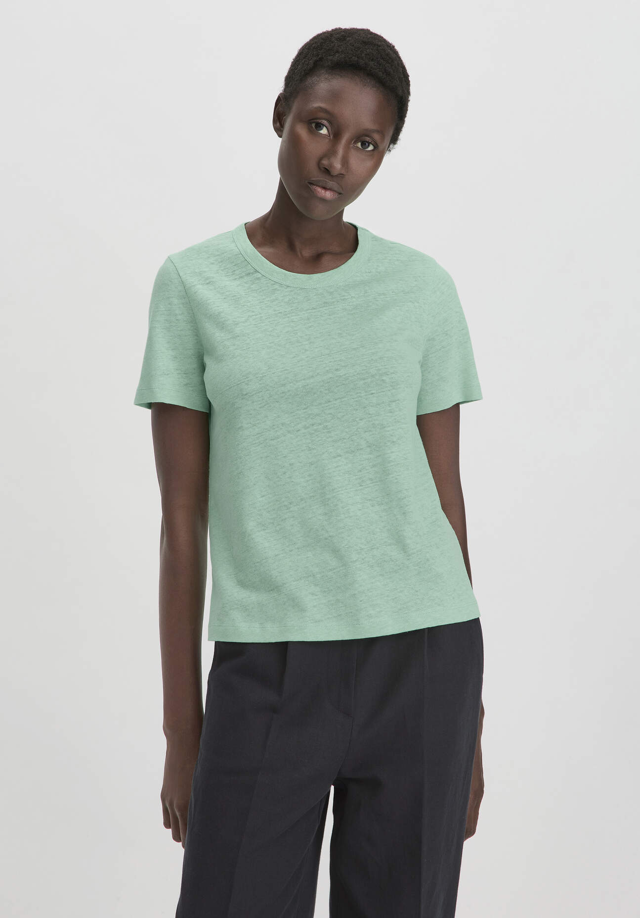 hessnatur Damen T-Shirt Relaxed aus Leinen und Bio-Baumwolle - grün Grösse48 von hessnatur