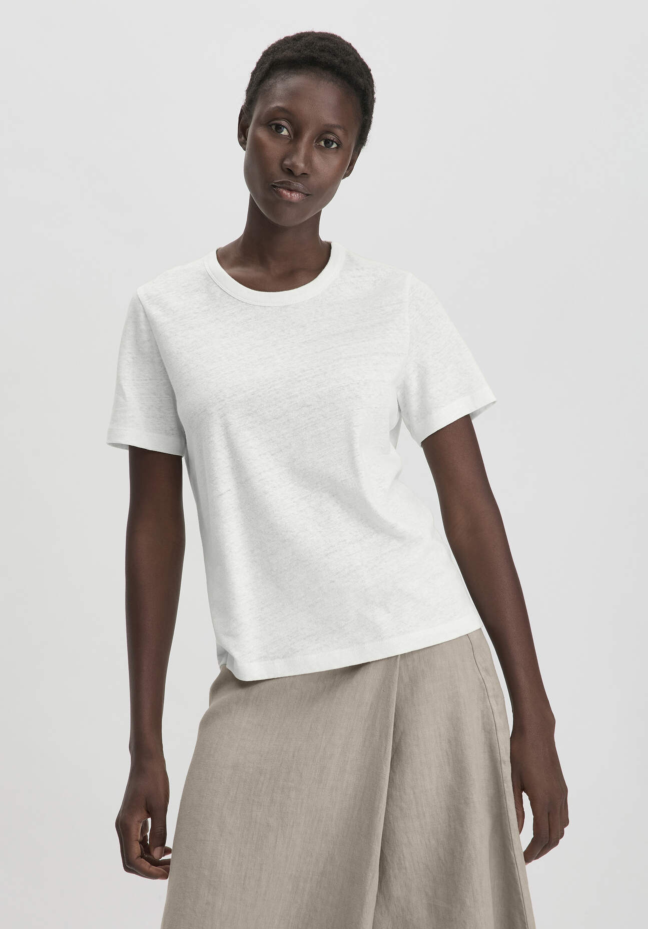 hessnatur Damen T-Shirt Relaxed aus Leinen und Bio-Baumwolle - weiß Grösse48 von hessnatur