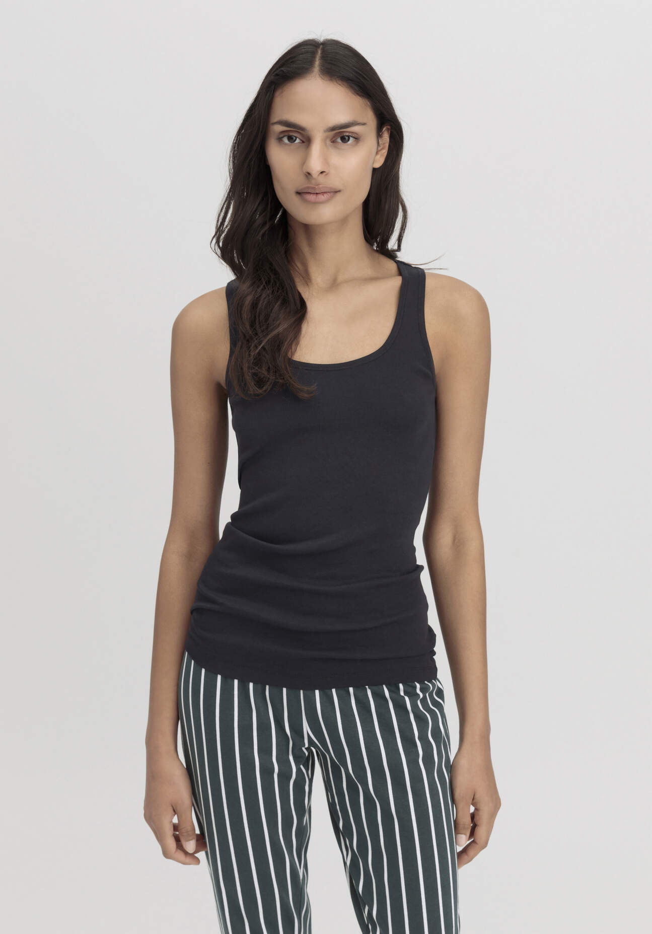 hessnatur Damen Tanktop Rundhals Fitted 2er-Set PURE NATURE aus Bio-Baumwolle - schwarz Grösse48 hessnatur Damen Tanktop Rundhals Fitted 2er-Set PURE NATURE aus Bio-Baumwolle - schwarz Grösse48 von hessnatur
