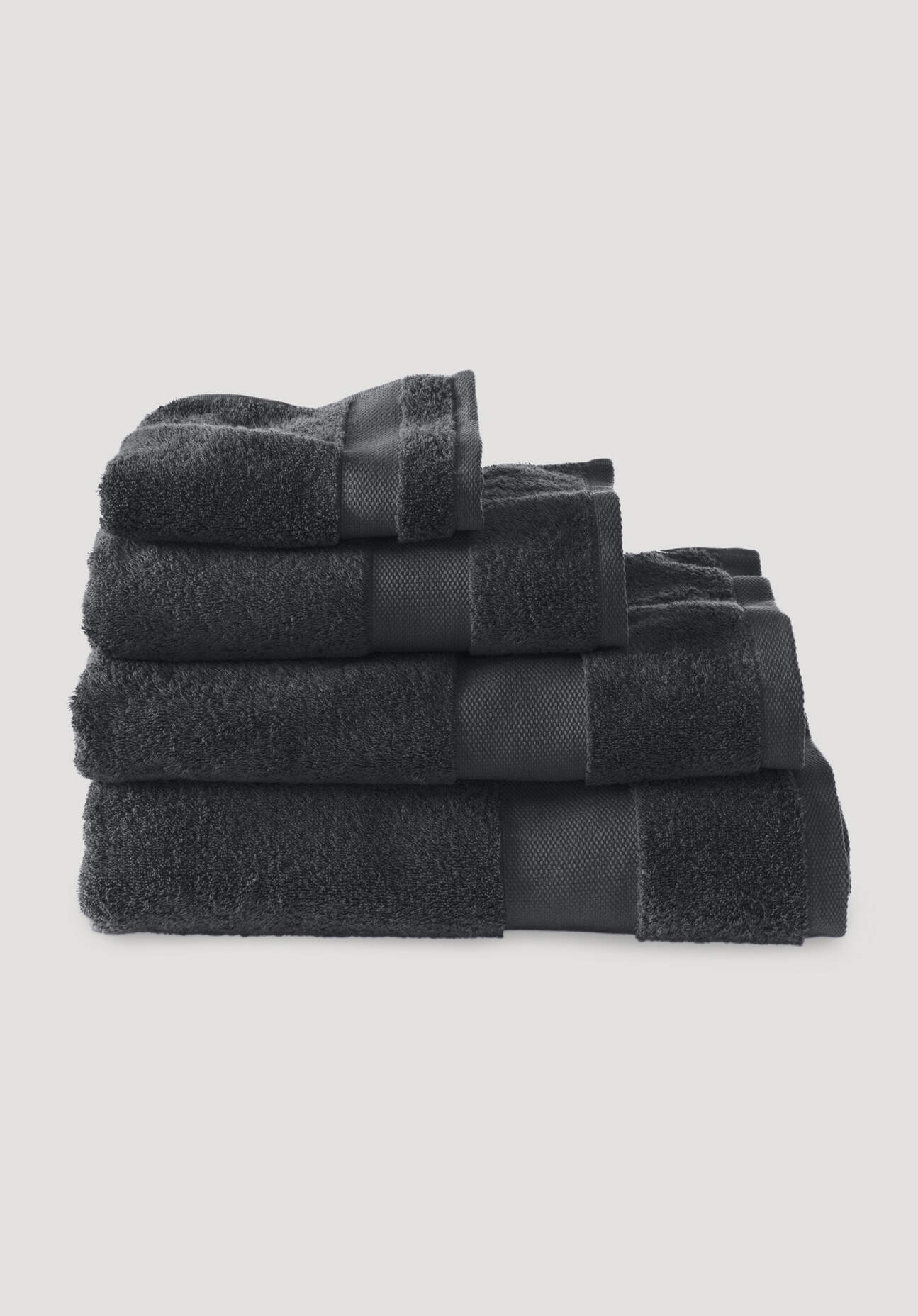 hessnatur Frottier Handtuch aus Bio-Baumwolle - schwarz Grösse70x140 cm hessnatur Frottier Handtuch aus Bio-Baumwolle - schwarz Grösse70x140 cm von hessnatur