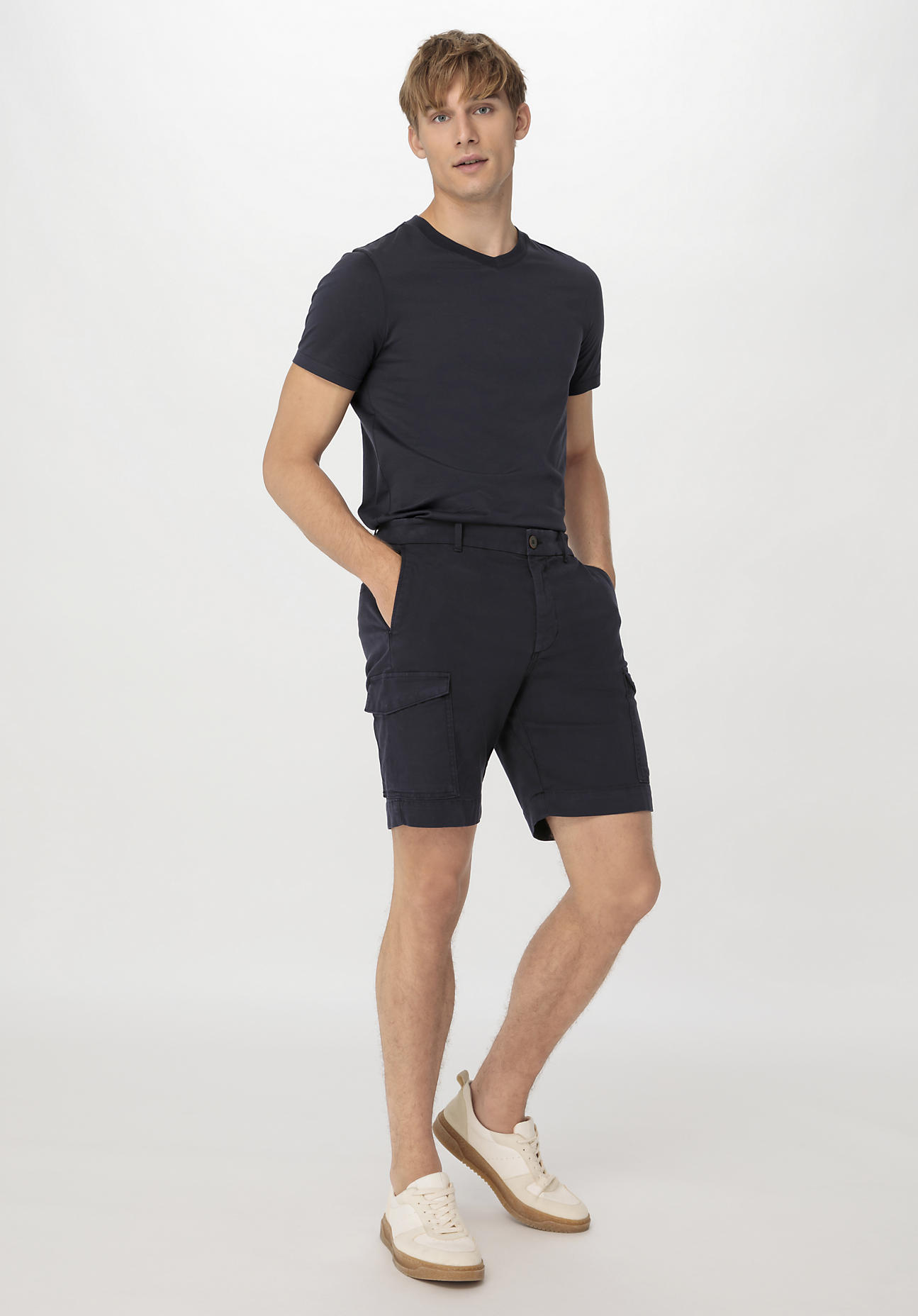 hessnatur Herren Cargo Shorts Relaxed aus Bio-Baumwolle - blau Grösse46 von hessnatur