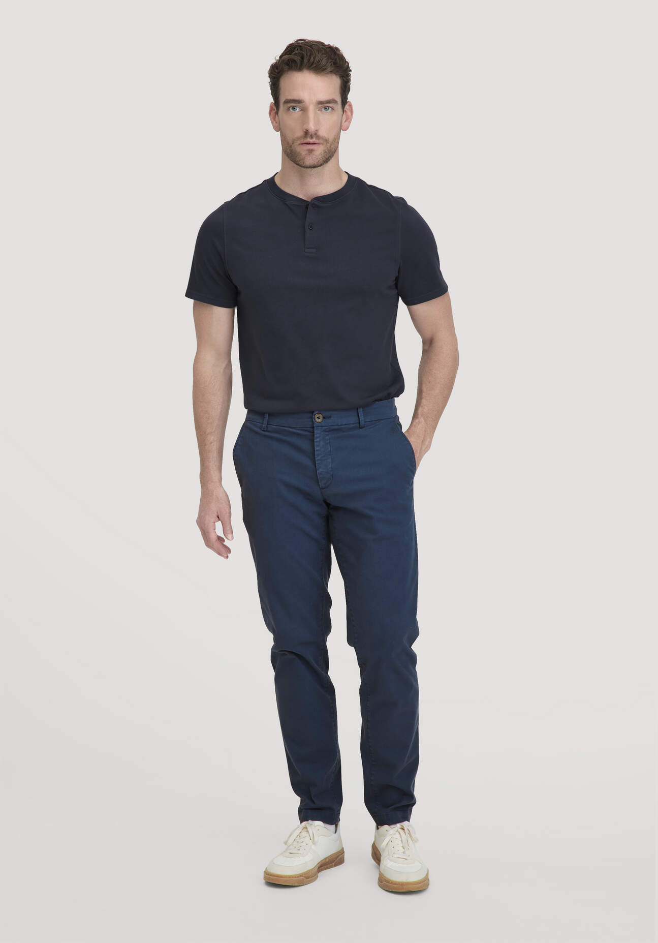 hessnatur Herren Chino LENN Regular aus Bio-Baumwolle - blau Grösse34/32 von hessnatur