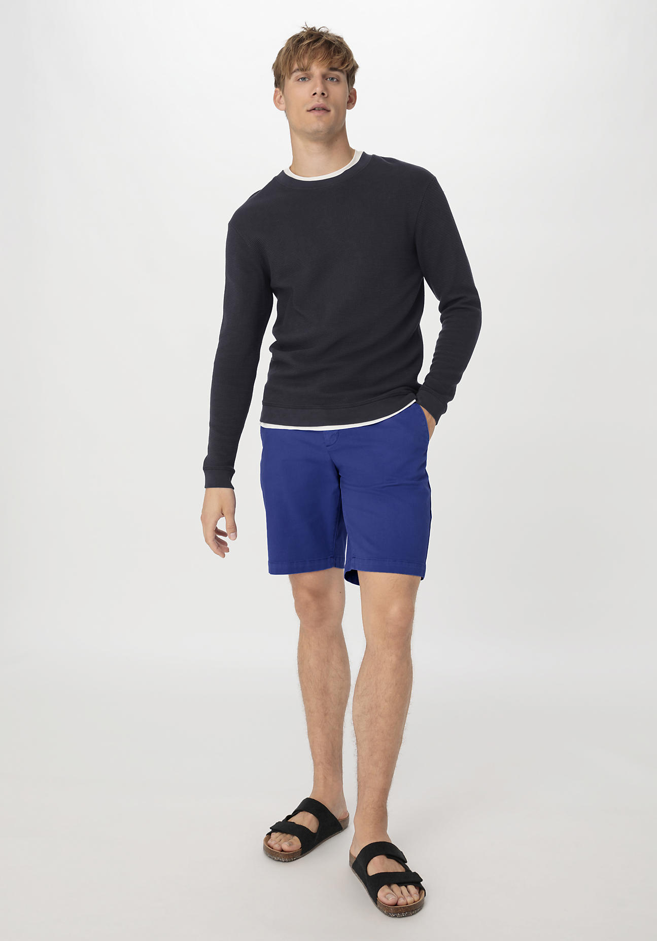 hessnatur Herren Chino Shorts LENN Regular aus Bio-Baumwolle - blau Grösse48 von hessnatur