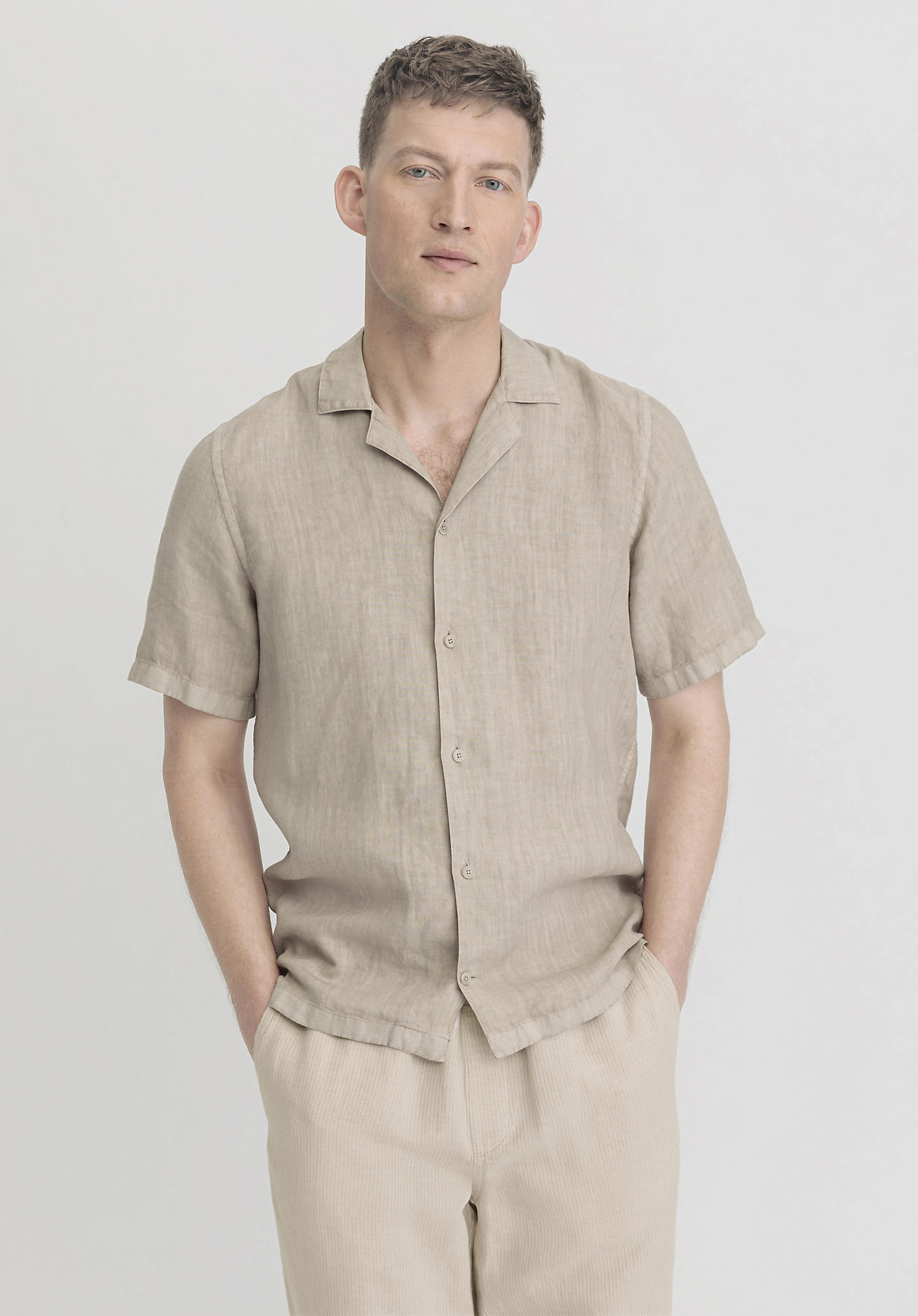 hessnatur Herren Resort Hemd Relaxed aus Leinen - beige GrösseM (41/42) von hessnatur