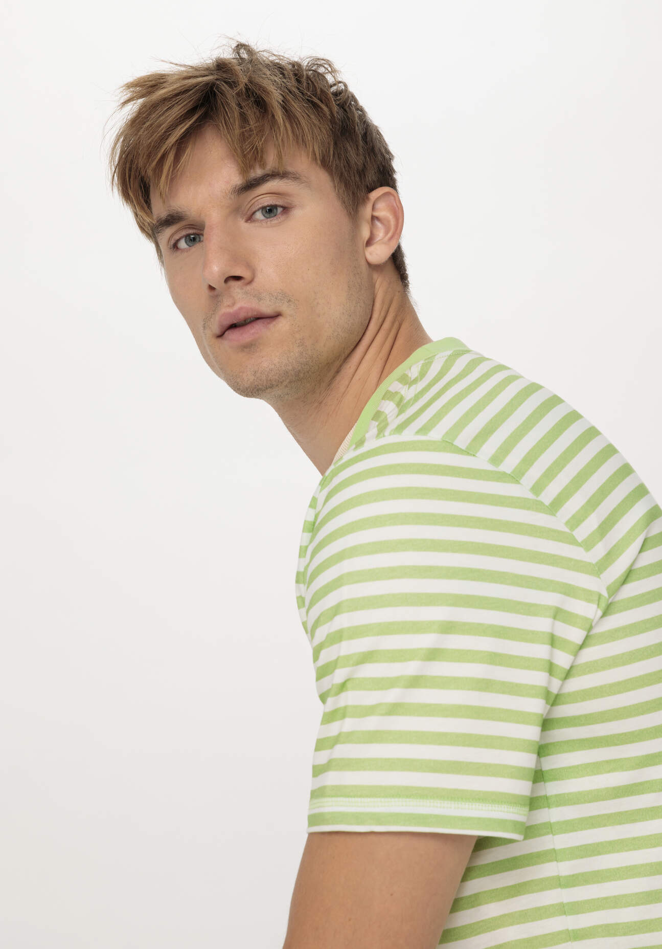hessnatur Herren Shirt Relaxed aus Bio-Baumwolle - grün GrösseXS hessnatur Herren Shirt Relaxed aus Bio-Baumwolle - grün GrösseXS von hessnatur
