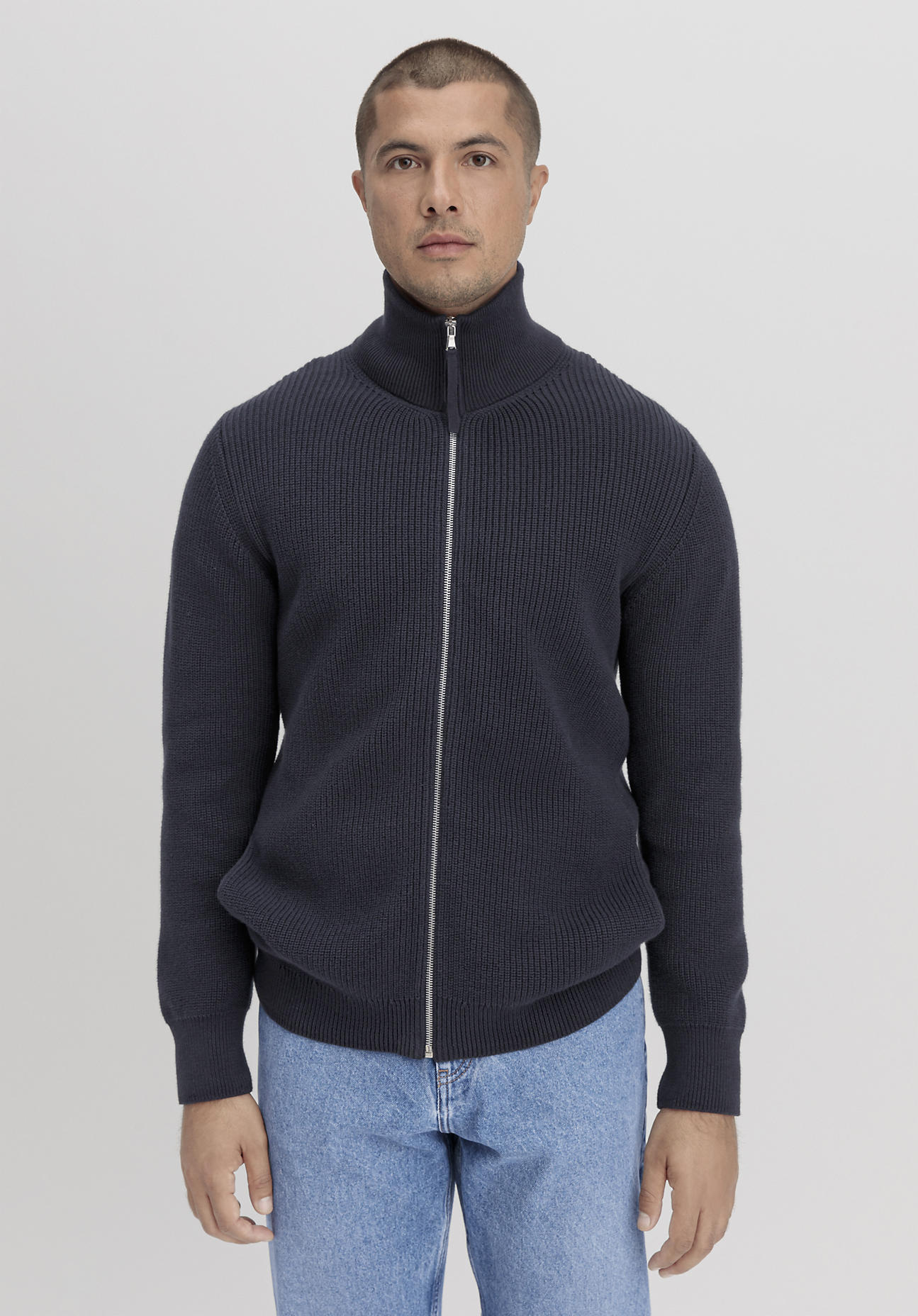 hessnatur Herren Strickjacke Regular aus Bio-Baumwolle - blau Grösse50 hessnatur Herren Strickjacke Regular aus Bio-Baumwolle - blau Grösse50 von hessnatur