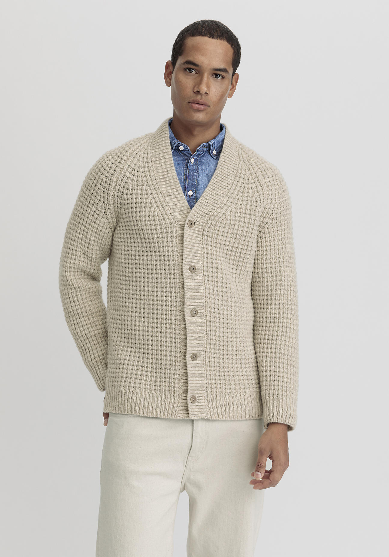 hessnatur Herren Strickjacke Regular aus Merinowolle - beige Grösse48 hessnatur Herren Strickjacke Regular aus Merinowolle - beige Grösse48 von hessnatur