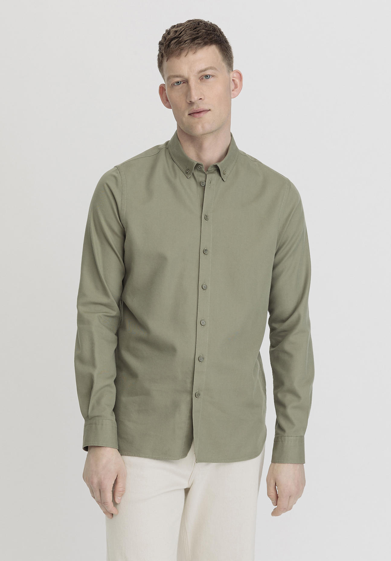 hessnatur Herren Twill Hemd Relaxed aus Bio-Baumwolle und TENCEL™ Lyocell - grün GrösseL (43/44) von hessnatur