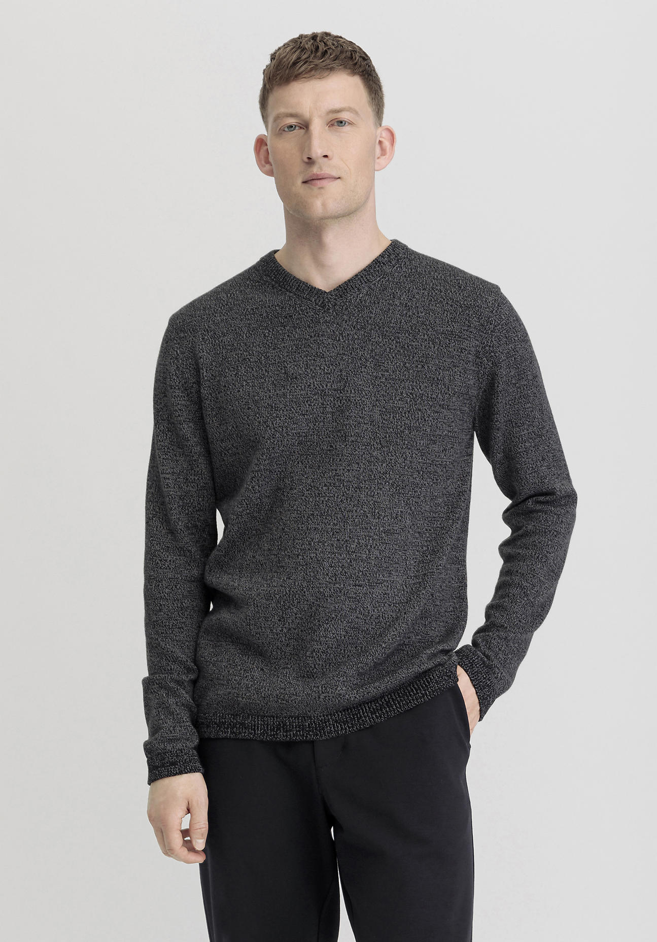 hessnatur Herren V-Pullover Regular aus Bio-Baumwolle mit Bio-Merinowolle - grau Grösse54 hessnatur Herren V-Pullover Regular aus Bio-Baumwolle mit Bio-Merinowolle - grau Grösse54 von hessnatur