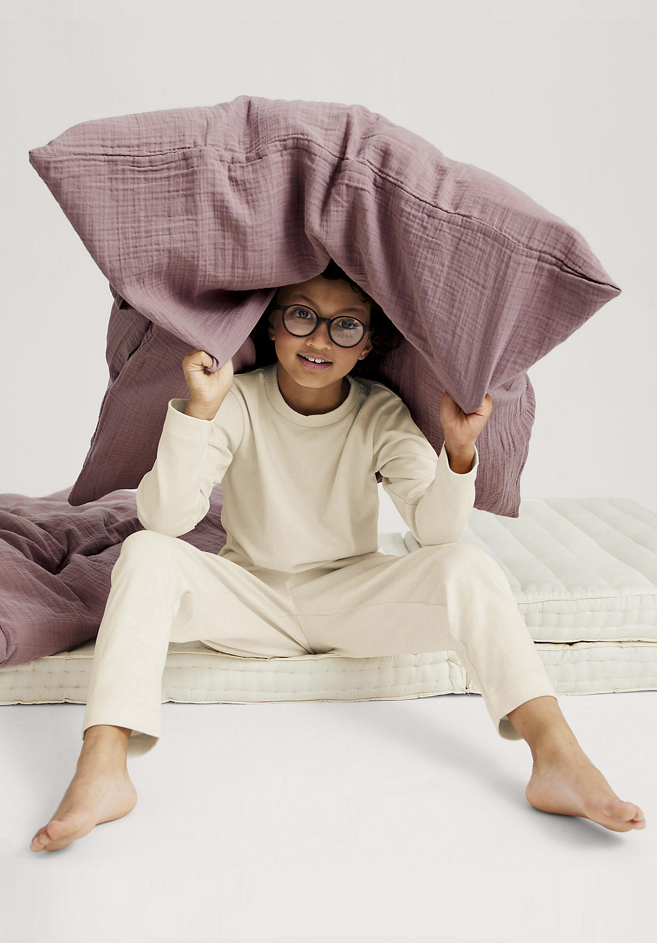 hessnatur Kinder Pyjama Regular aus Bio-Baumwolle - naturfarben Grösse122/128 von hessnatur