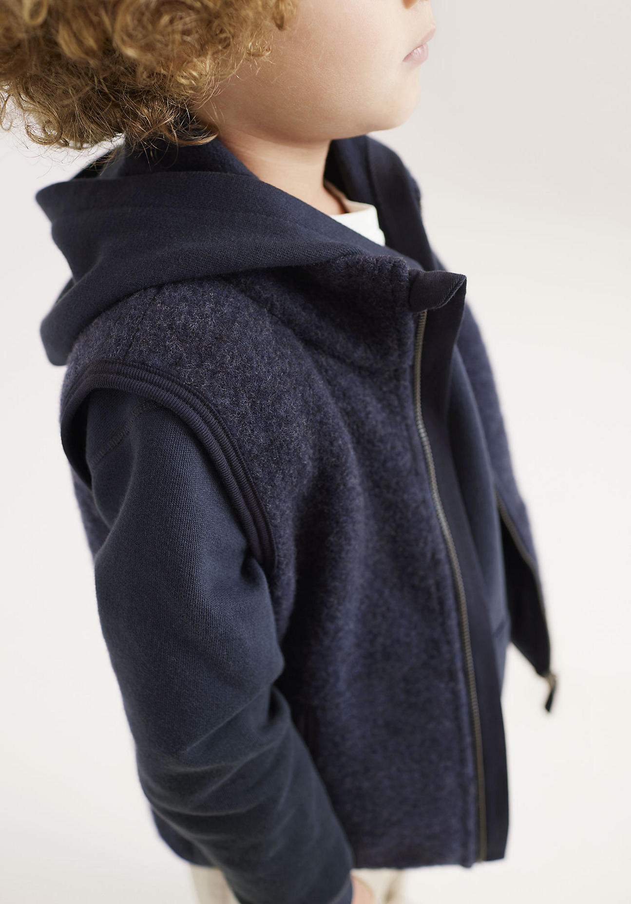 hessnatur Kinder Wollfleece Weste Regular aus Bio-Merinowolle - blau Grösse122/128 von hessnatur