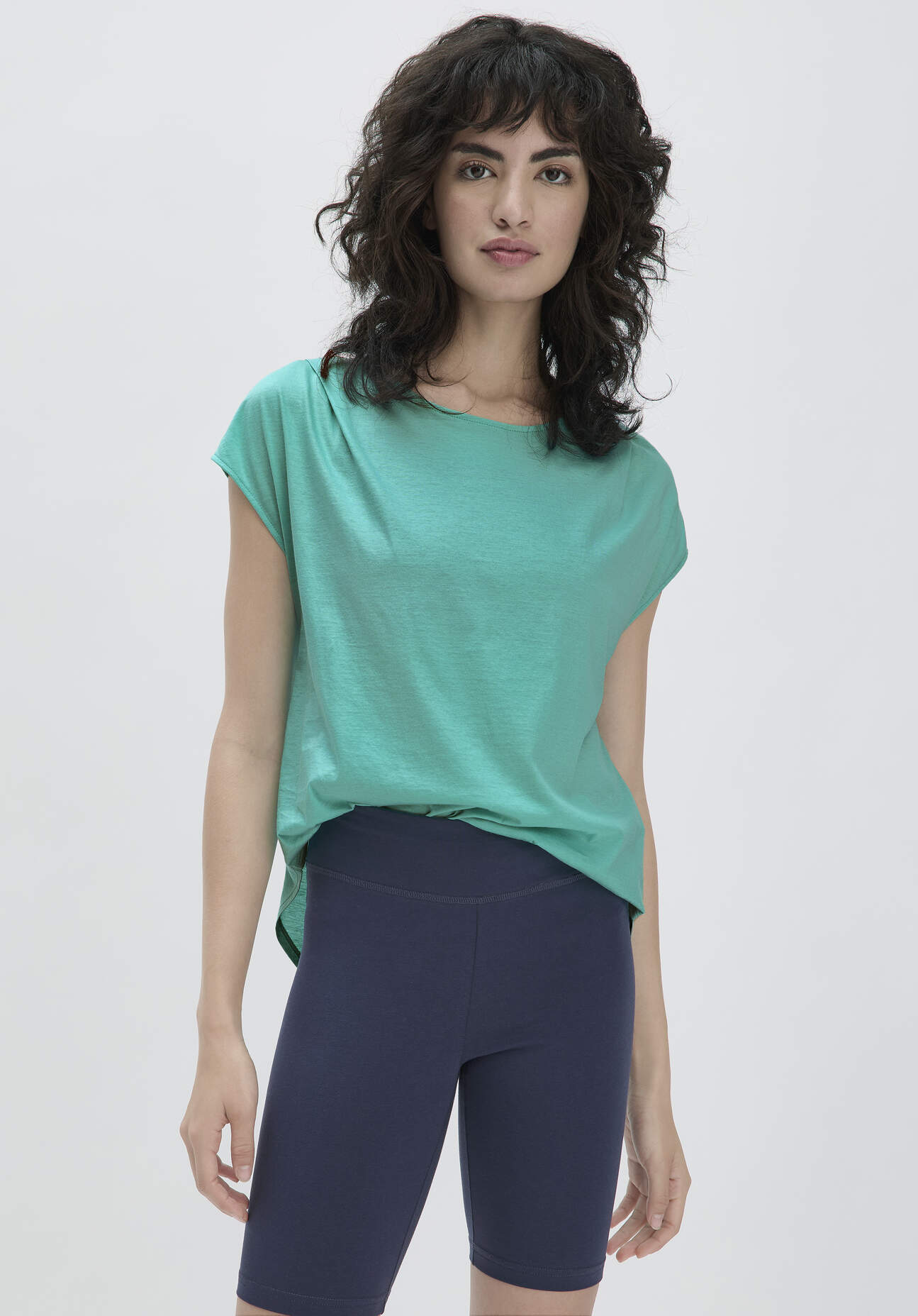 hessnatur Loungewear Shirt Relaxed ACTIVE LIGHT aus Bio-Baumwolle - grün Grösse48 von hessnatur