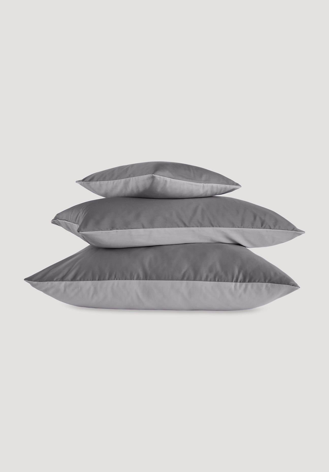 hessnatur Satin Wende-Kissenbezug aus Bio-Baumwolle - grau Grösse80x80 cm hessnatur Satin Wende-Kissenbezug aus Bio-Baumwolle - grau Grösse80x80 cm von hessnatur