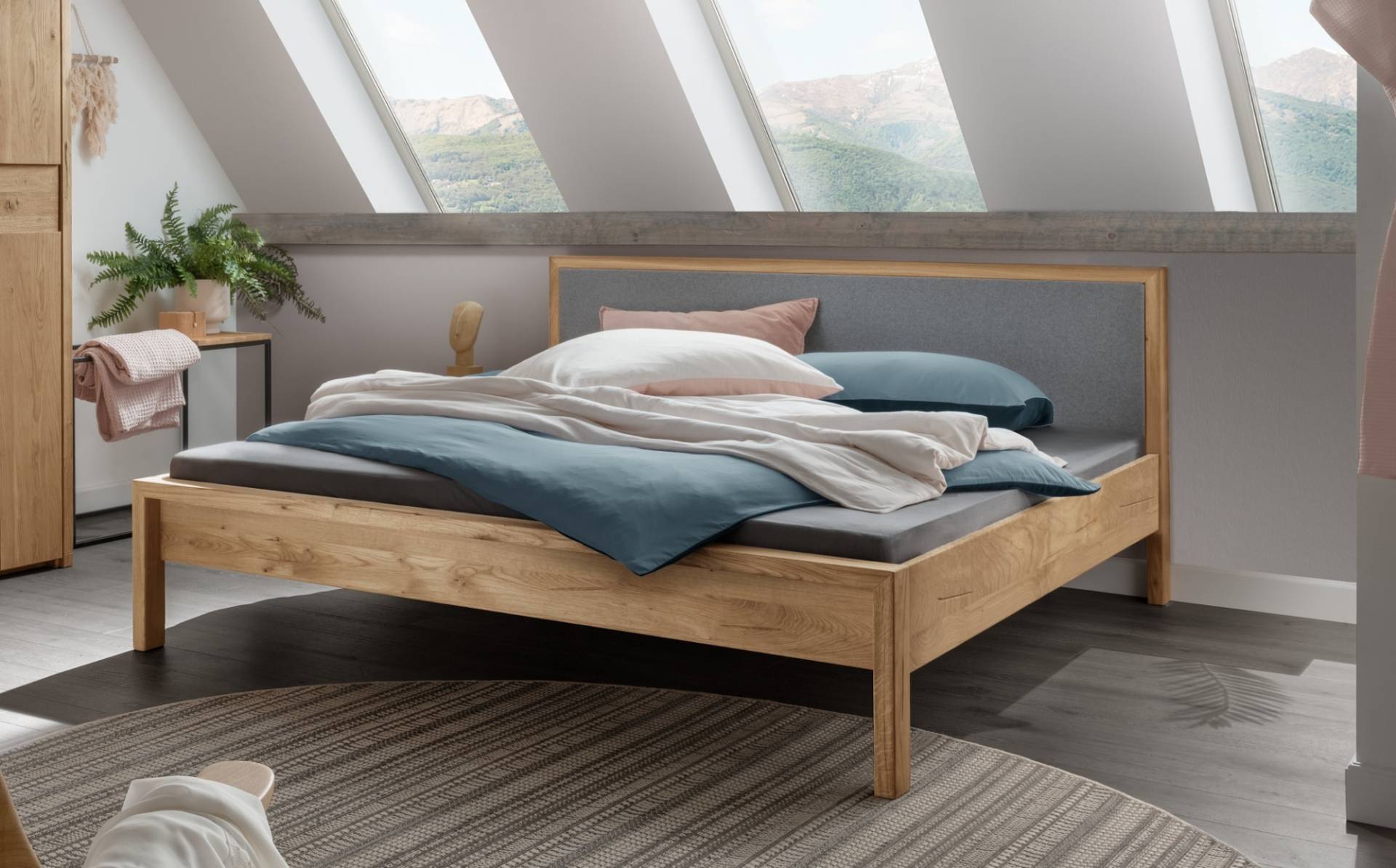 Home affaire Massivholzbett »Huven Doppelbett, Holzbett«, (1 tlg.), Eiche Massiv mit niedrigen Fussteil und Kopfteil gepolstert von home affaire