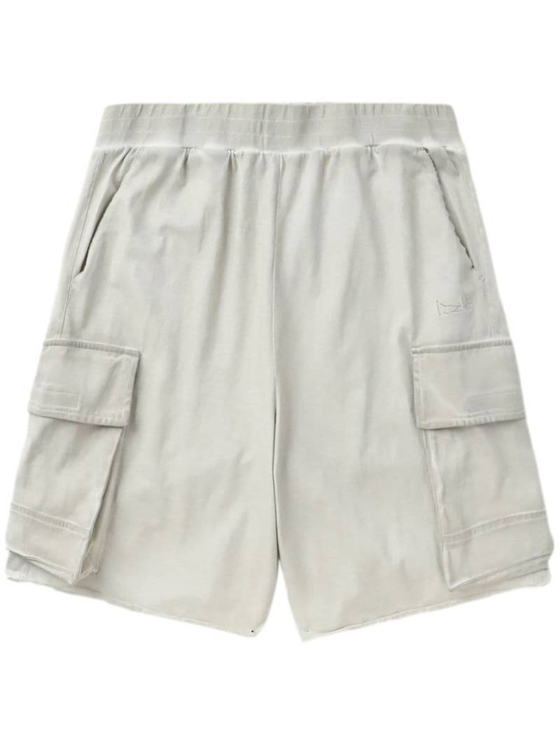 izzue cold-dye cotton cargo shorts - Neutrals von izzue