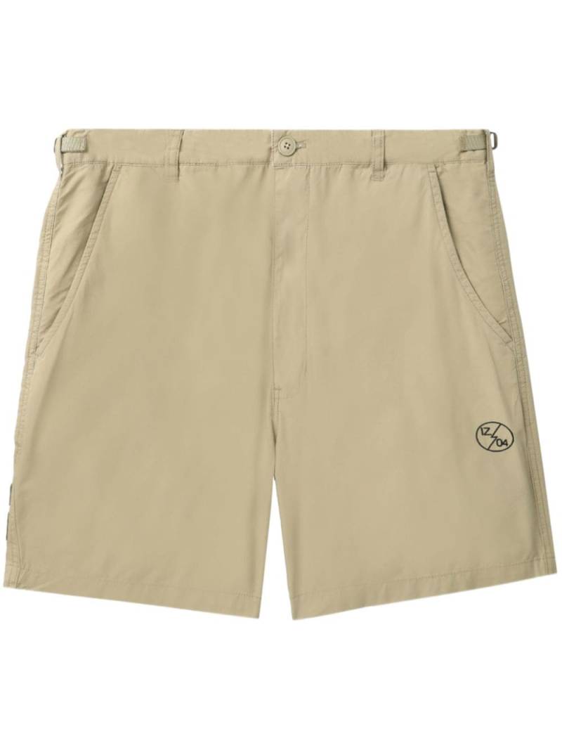 izzue logo-embroidered Bermuda shorts - Neutrals von izzue