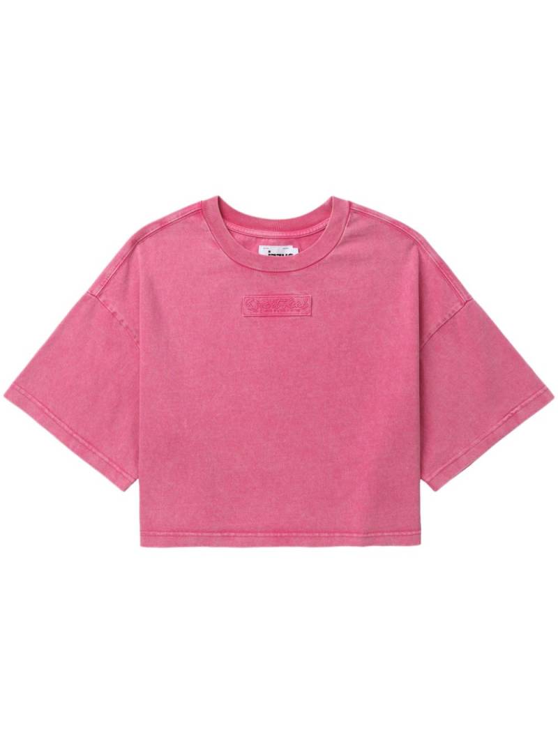 izzue logo-patch cropped T-shirt - Pink von izzue
