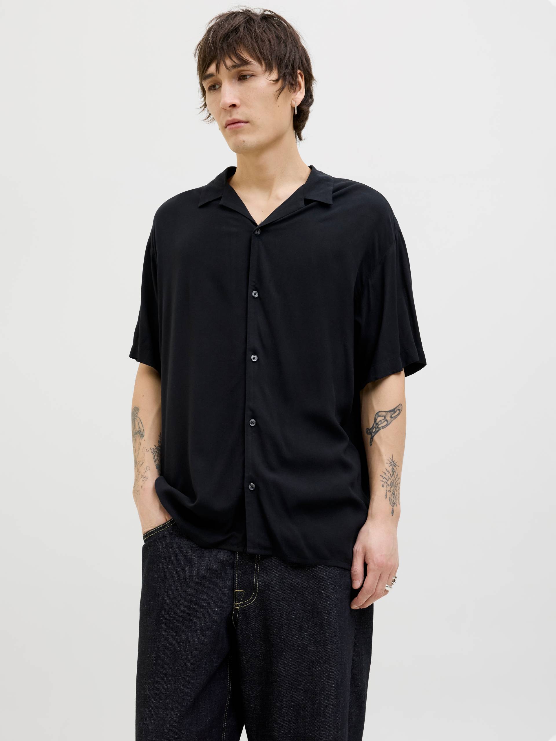 Jack & Jones Kurzarmhemd »JJEJEFF SOLID RESORT SHIRT S/S SN«, mit Resort Kragen Jack & Jones Kurzarmhemd »JJEJEFF SOLID RESORT SHIRT S/S SN«, mit Resort Kragen von jack & jones