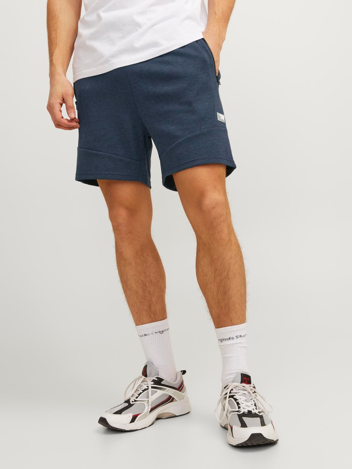 Jack & Jones Sweatshorts »JPSTAIR SWEAT SHORTS BEX SN«, mit Kordel Jack & Jones Sweatshorts »JPSTAIR SWEAT SHORTS BEX SN«, mit Kordel von jack & jones