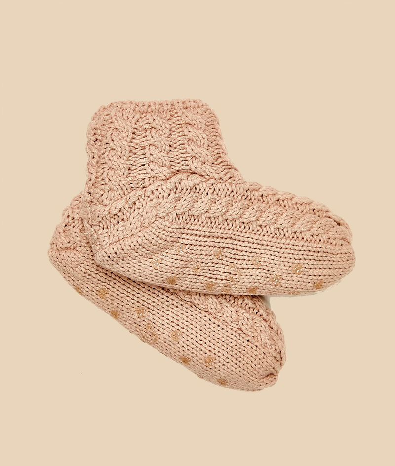 Rutschsichere socken mit zopfmuster Rutschsichere socken mit zopfmuster