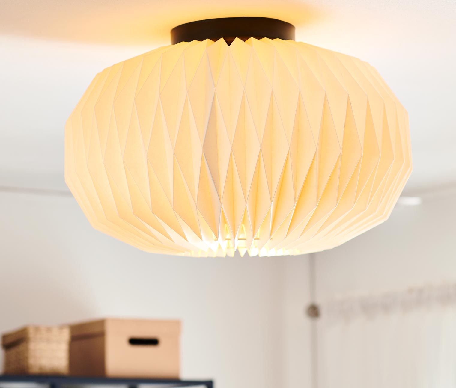 LED-Deckenleuchte mit Origamischirm LED-Deckenleuchte mit Origamischirm