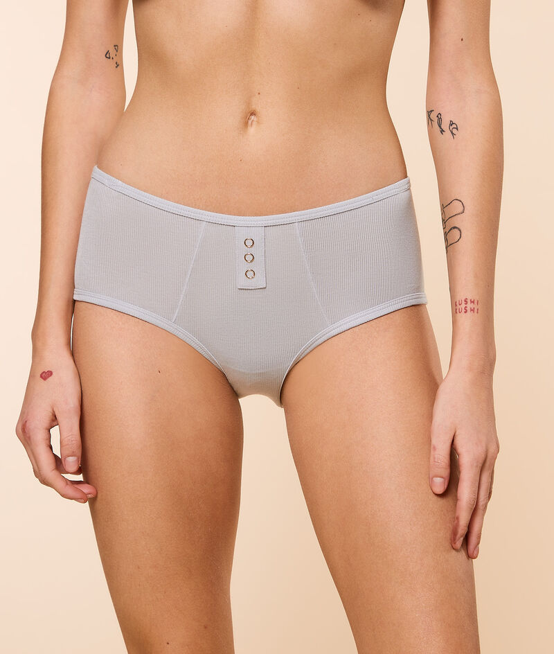 Shorty mit knopfdetails Shorty mit knopfdetails