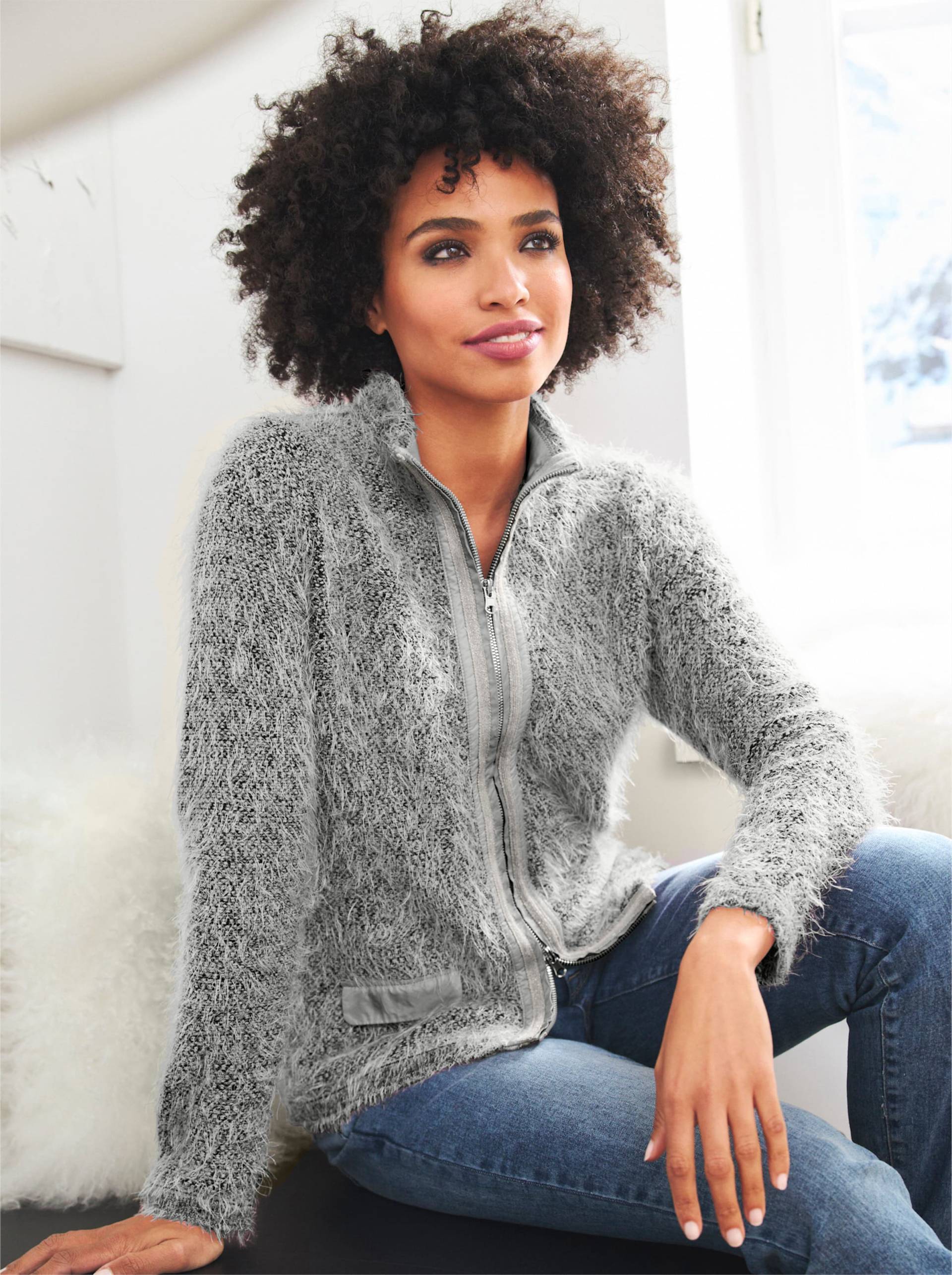 Strickjacke in grau von heine