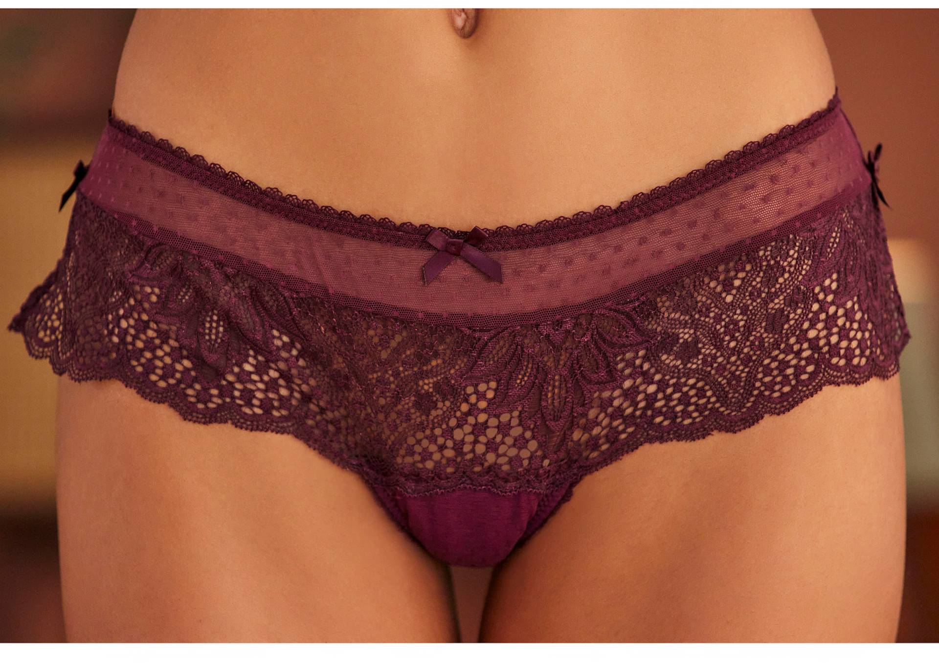 Stringpanty in dark violet von Vivance