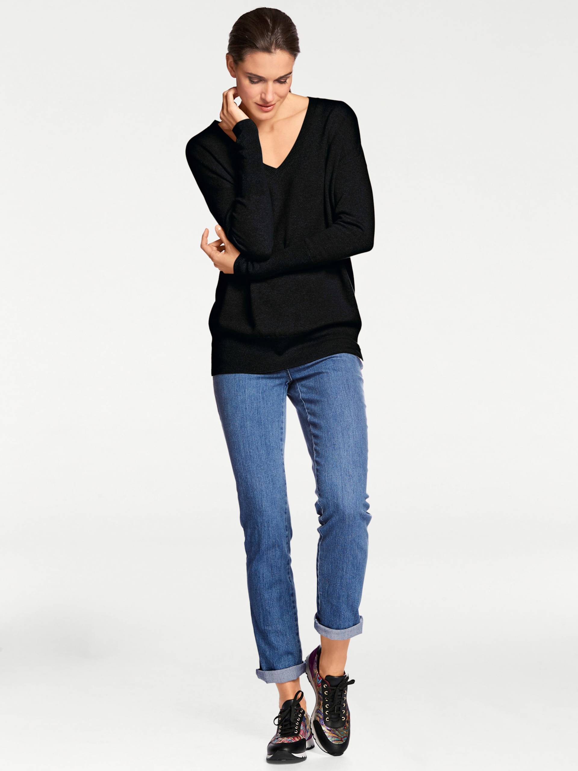 V-Pullover in schwarz von heine