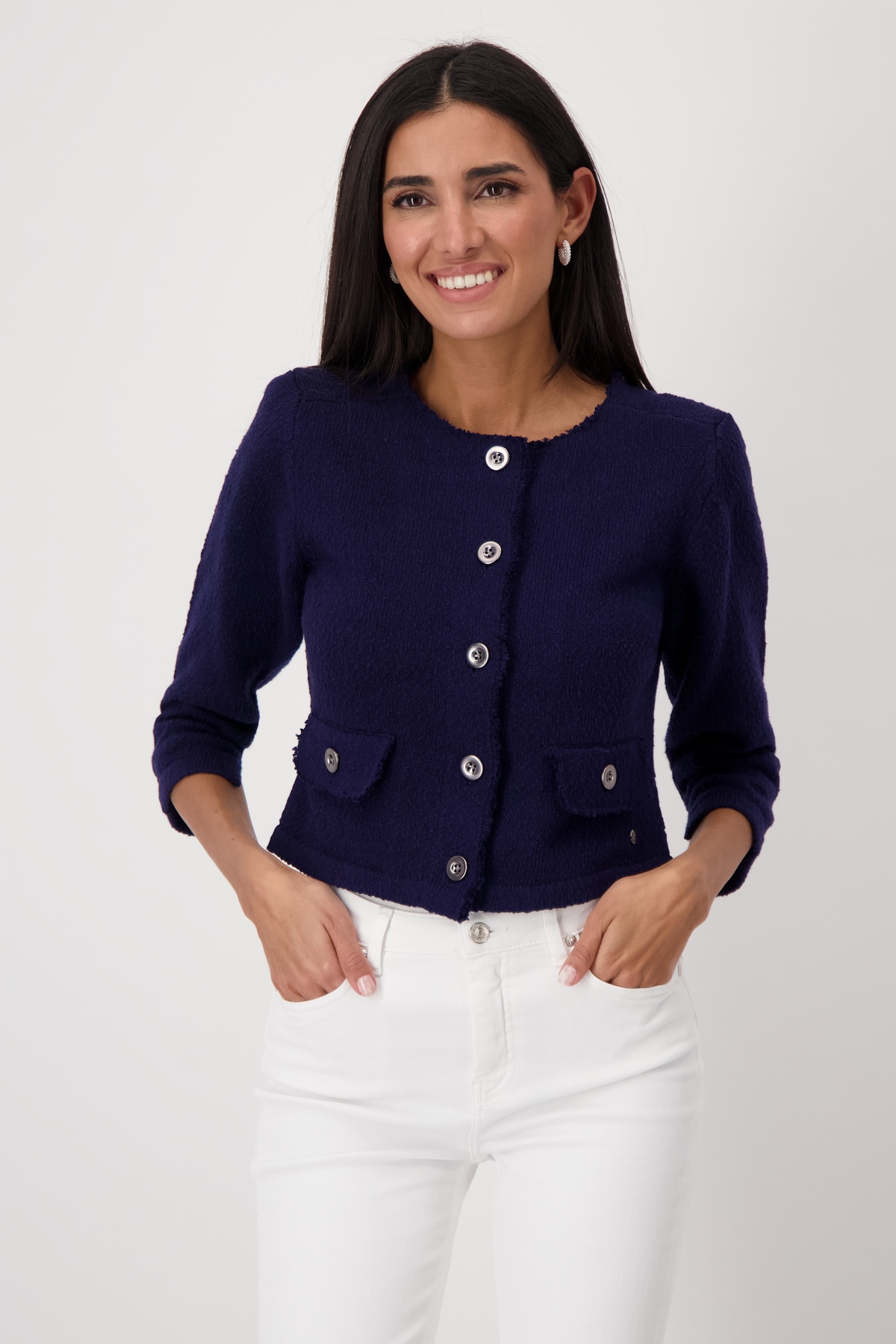 Monari Strickjacke »Jacke Basic Strick Flamme«, Mit Rundhalsausschnitt Monari Strickjacke »Jacke Basic Strick Flamme«, Mit Rundhalsausschnitt von monari